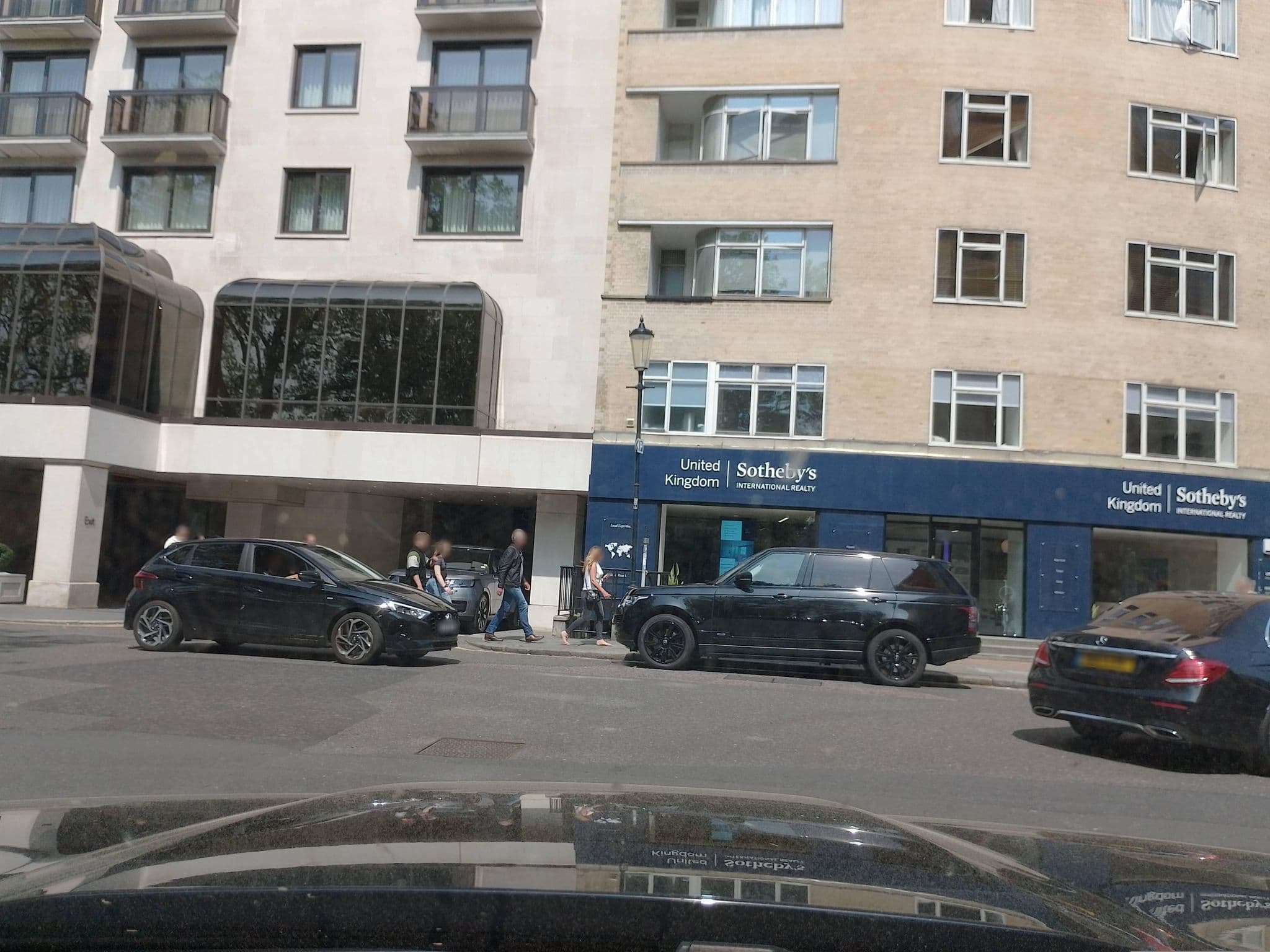 Street view near room 414, Knightsbridge and Belgravia — © laye (CC BY-SA · Mapillary)