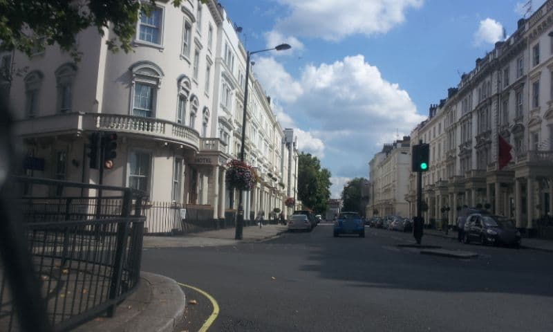 Street view near Airways Hotel Victoria, Pimlico — © paulbiv (CC BY-SA · Mapillary)