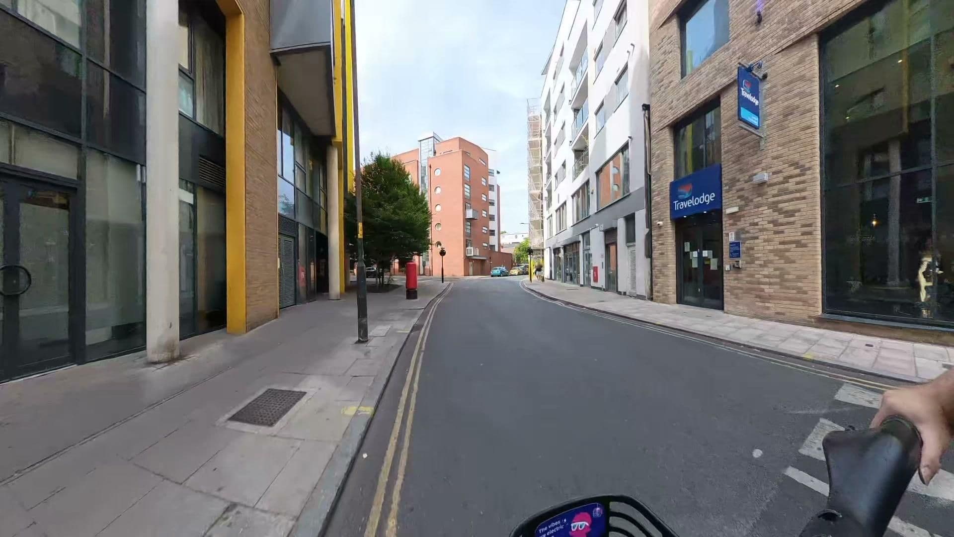 Street view near Travelodge London Bermondsey, Whitechapel — © athuler (CC BY-SA · Mapillary)