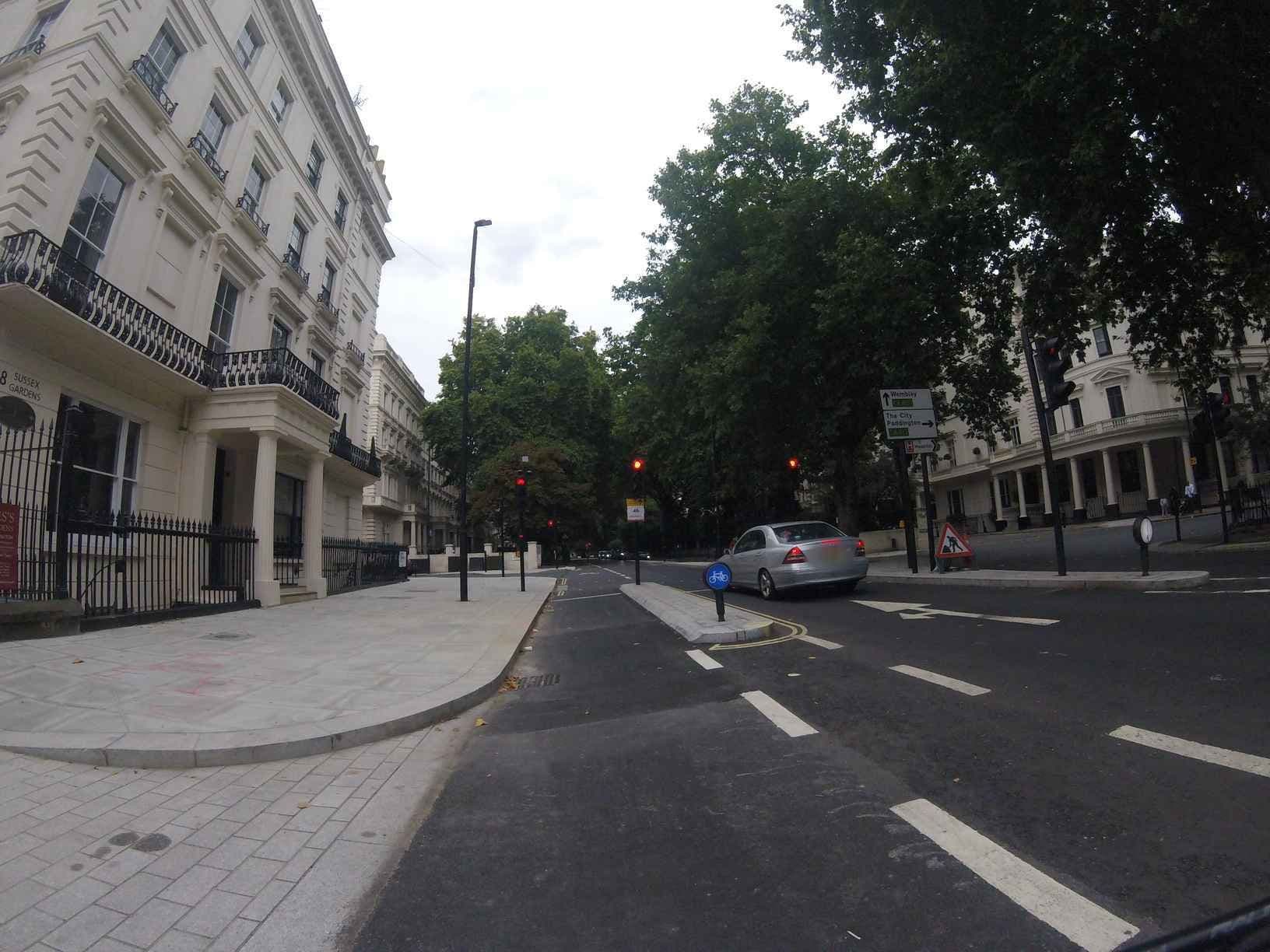 Street view near Apple Apartments Hyde Park, Hyde Park — © domdomegg (CC BY-SA · Mapillary)