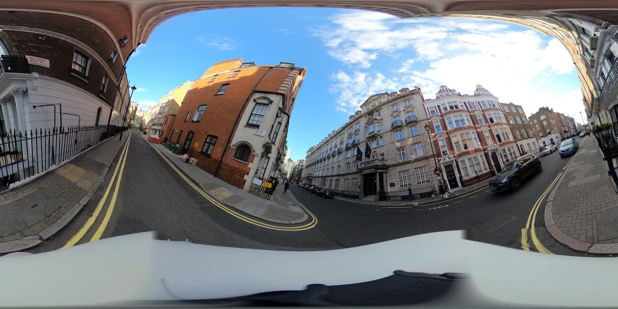 Street view near Rivalminster, West End of London — © NatchaponJ (CC BY-SA · Mapillary)
