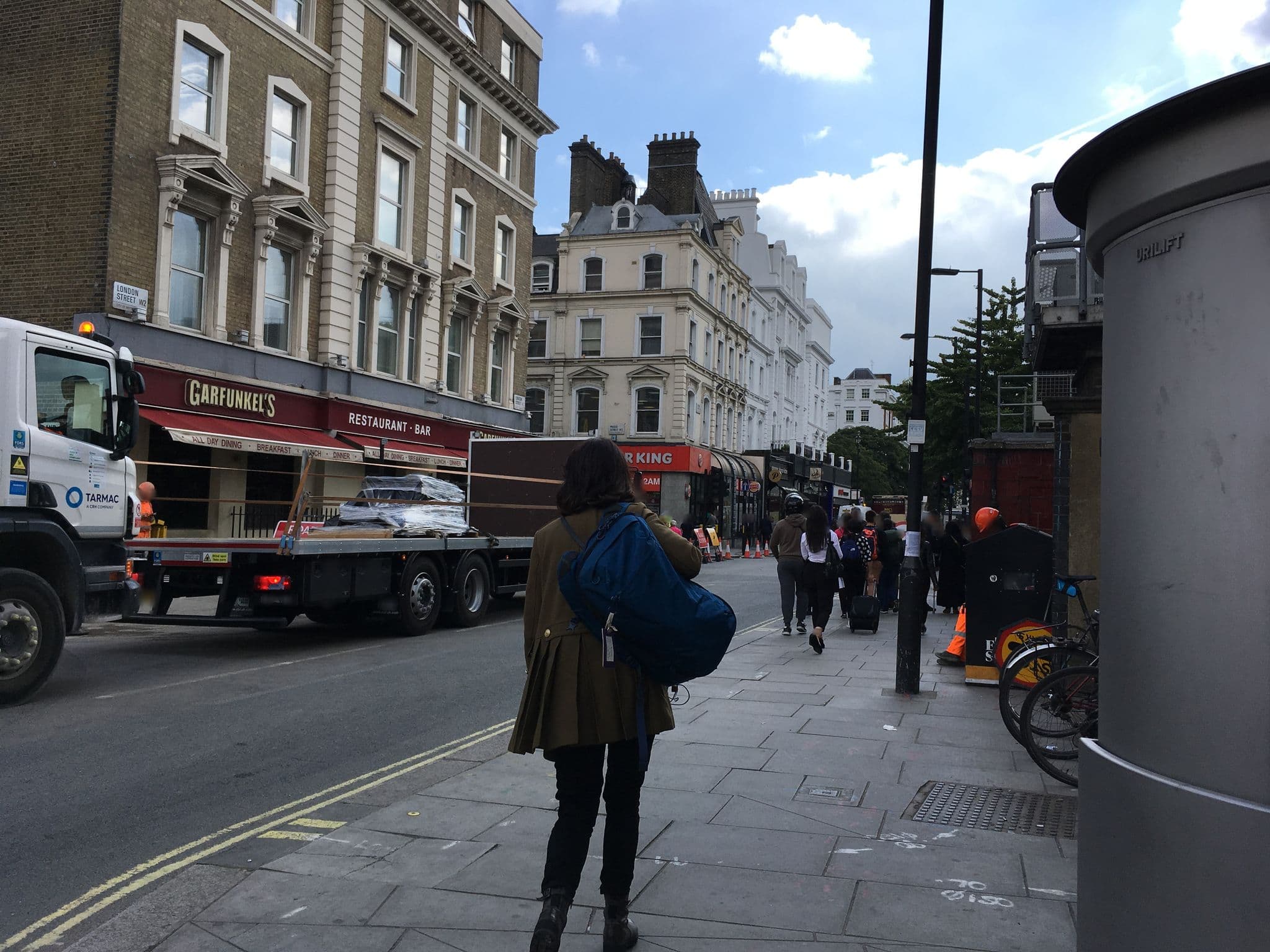 Street view near London Crown Hotel, Hyde Park — © southglos (CC BY-SA · Mapillary)