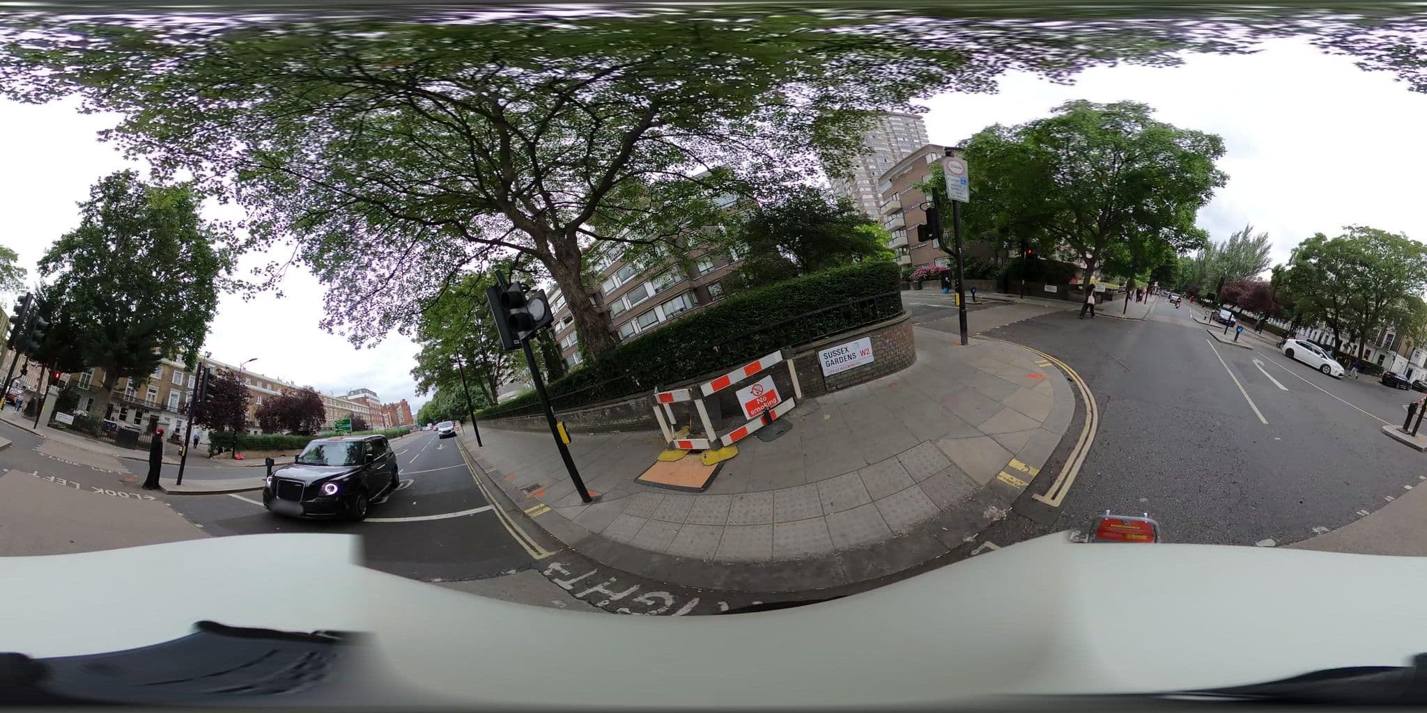 Street view near Hamilton's Hotel, Hyde Park — © NatchaponJ (CC BY-SA · Mapillary)