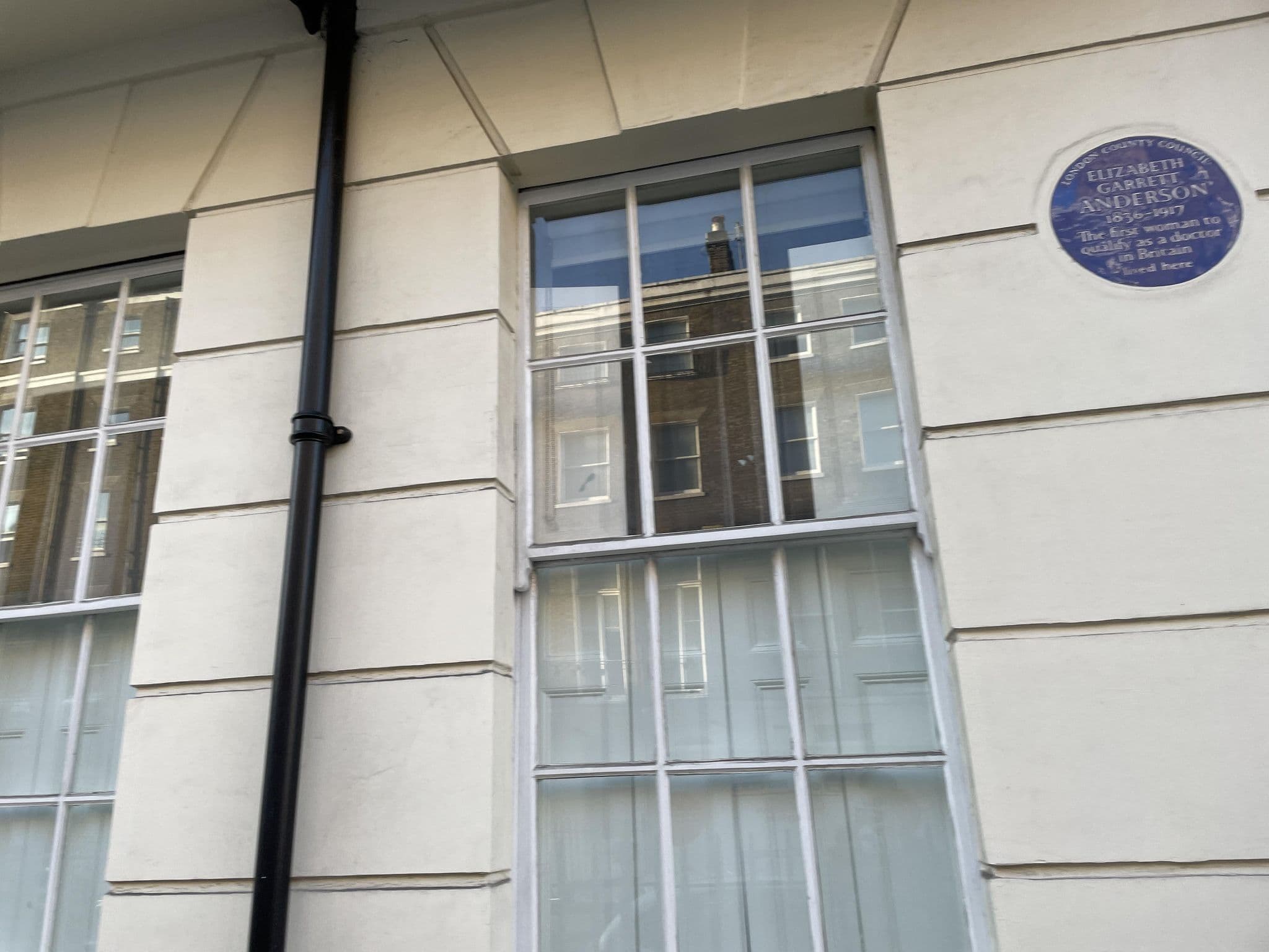 Street view near Glynne Court, West End of London — © asturksever (CC BY-SA · Mapillary)
