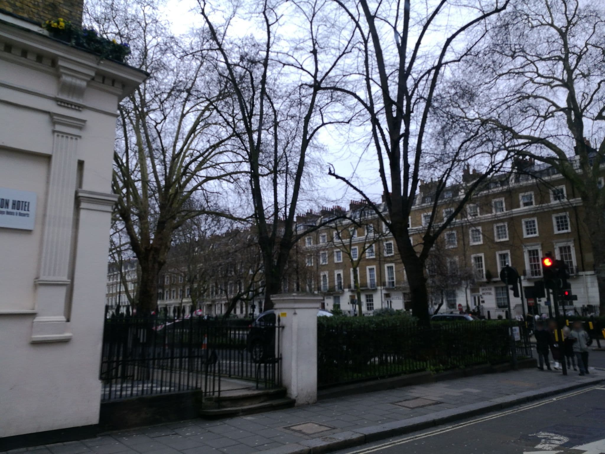 Street view near Castleton Hotel, Hyde Park — © rsandu (CC BY-SA · Mapillary)