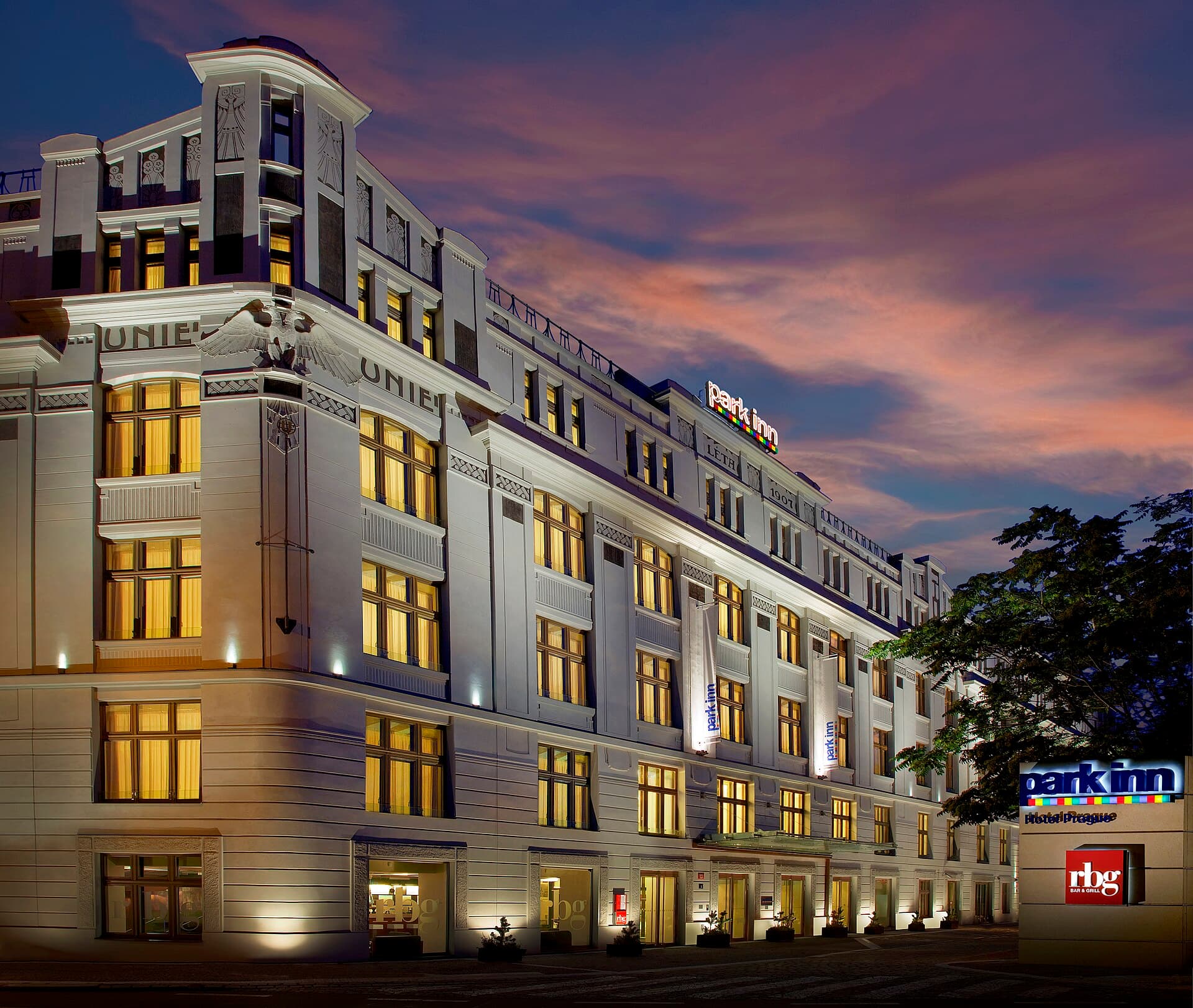 Hermitage Hotel Prague (via Wikimedia Commons, CC BY-SA 3.0)