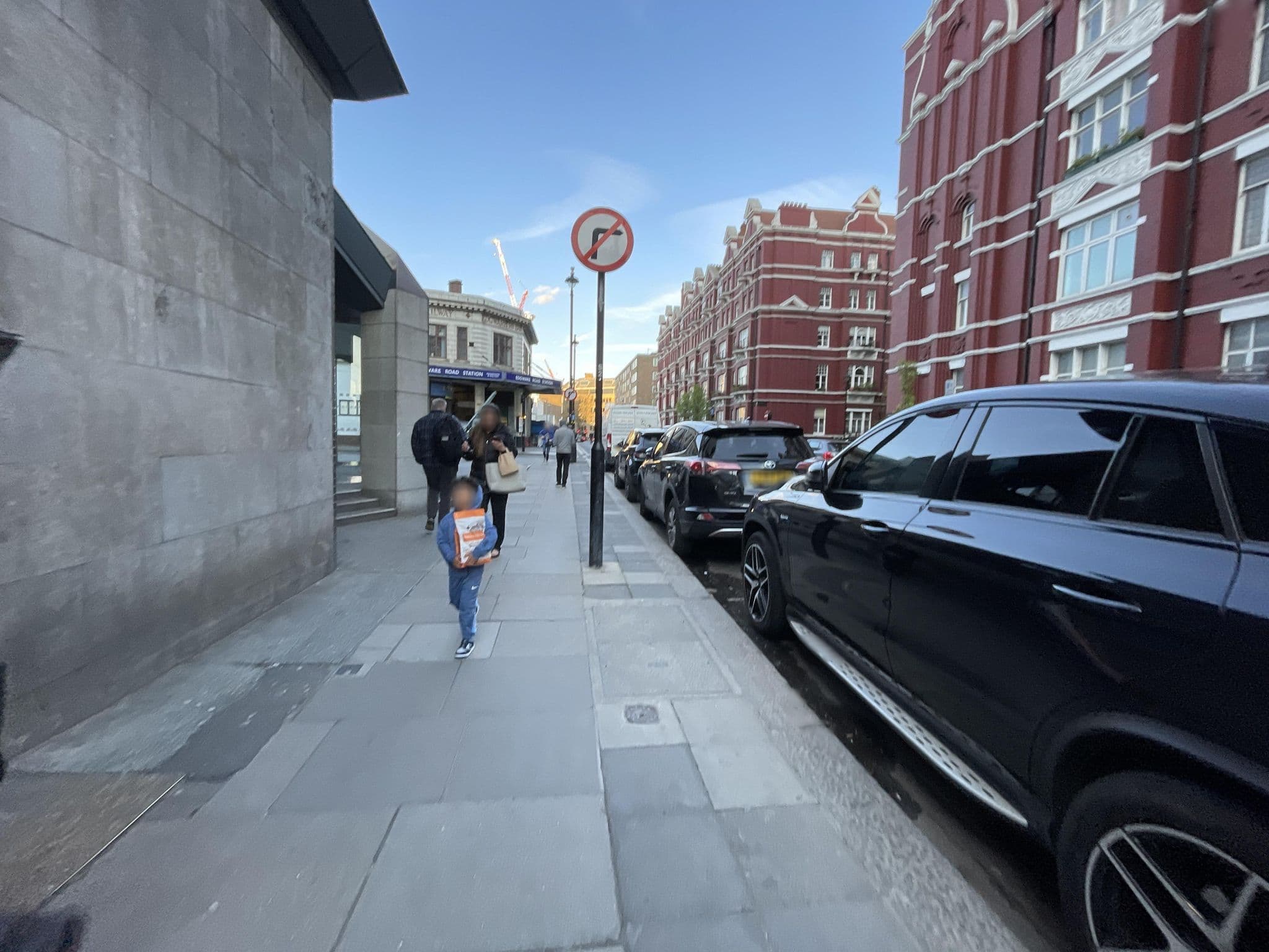 Street view near Sonder Edgware Road, Hyde Park — © asturksever (CC BY-SA · Mapillary)