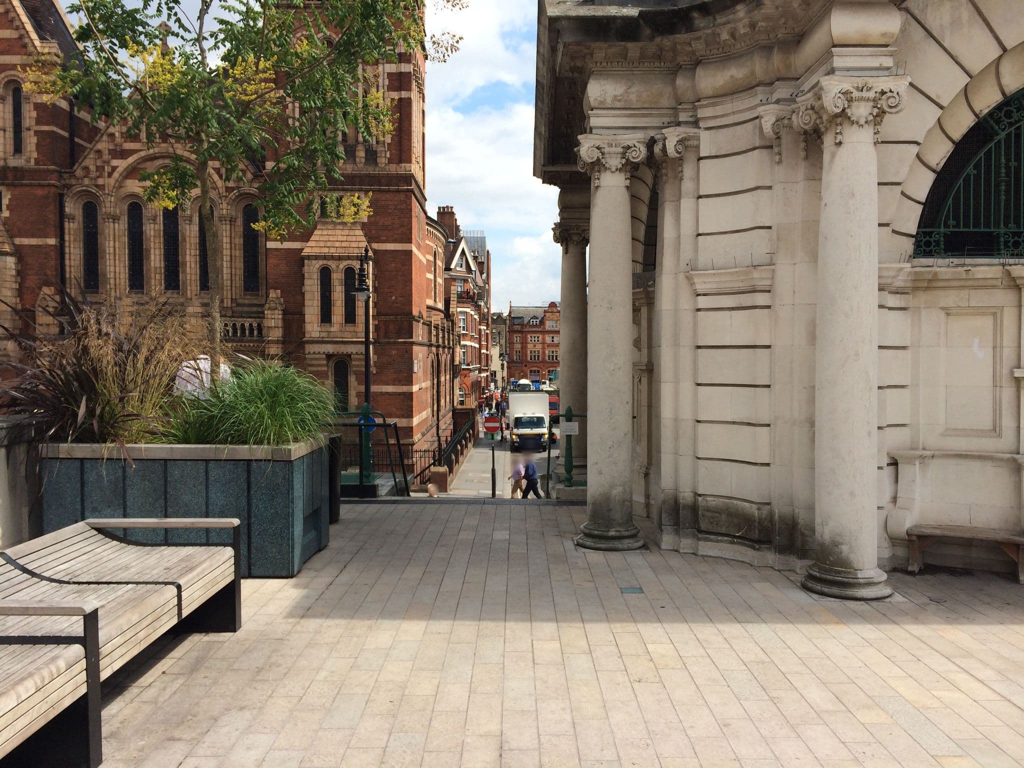 Street view near room 429, West End of London — © sammy (CC BY-SA · Mapillary)
