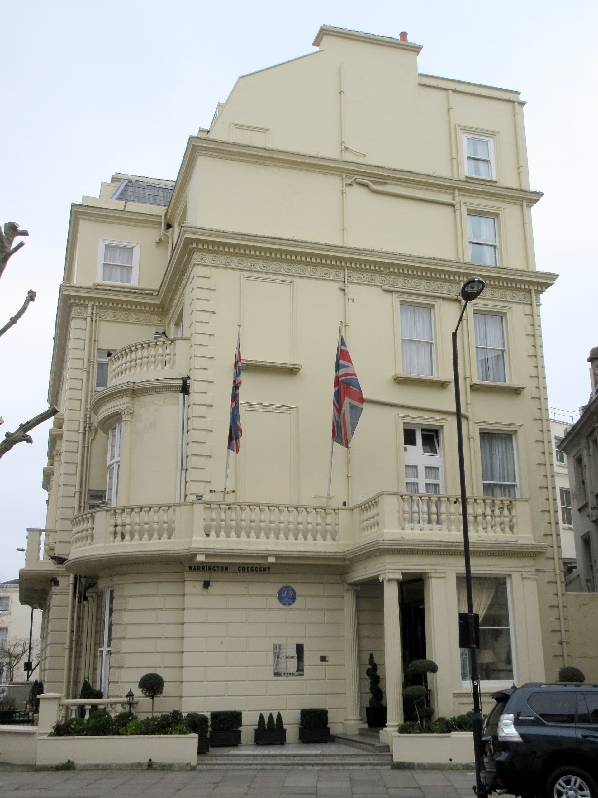 The Colonnade Hotel (via Wikimedia Commons, CC BY-SA 2.0)