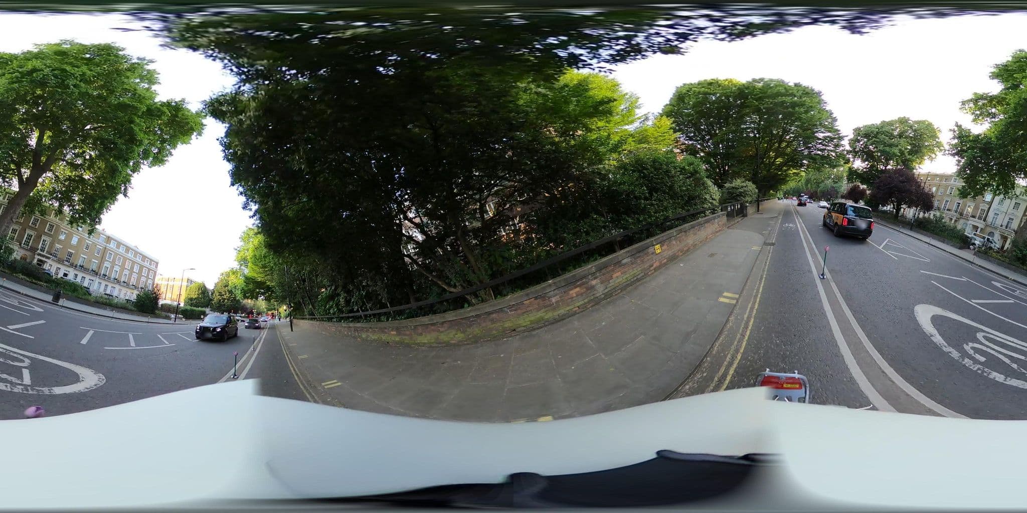 Street view near Shaftesbury Metropolis, Hyde Park — © NatchaponJ (CC BY-SA · Mapillary)