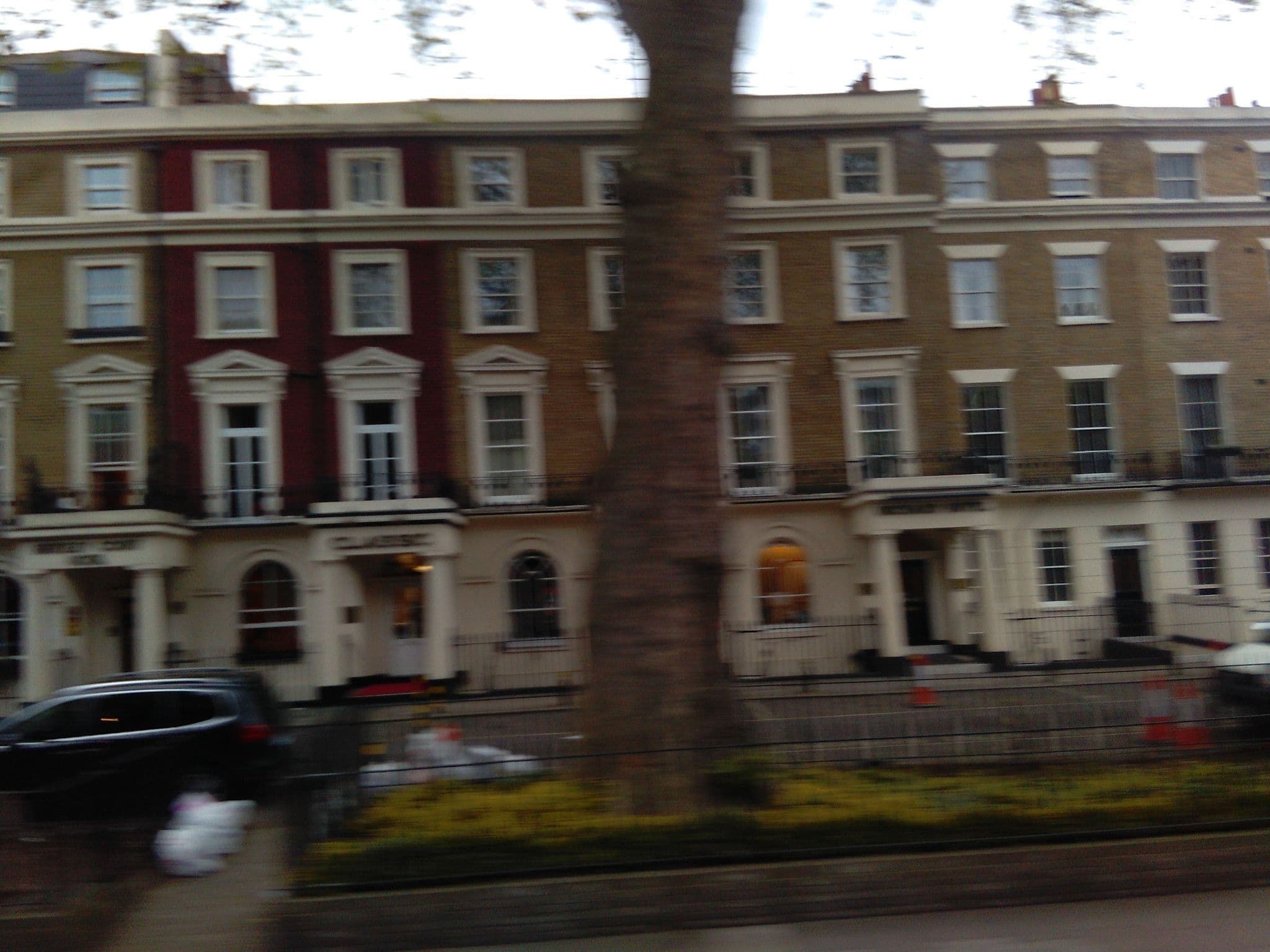 Street view near The Royal Sussex Hotel, Hyde Park — © ris (CC BY-SA · Mapillary)