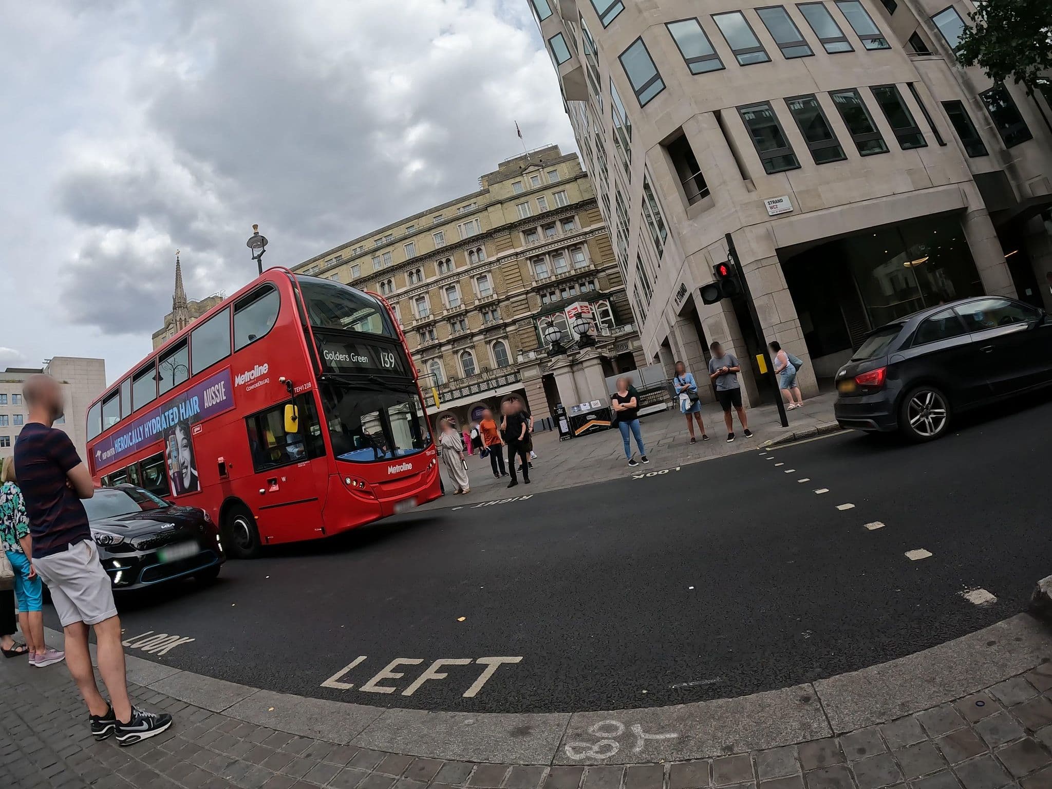 Street view near HostelBookNow, London — © erias (CC BY-SA · Mapillary)