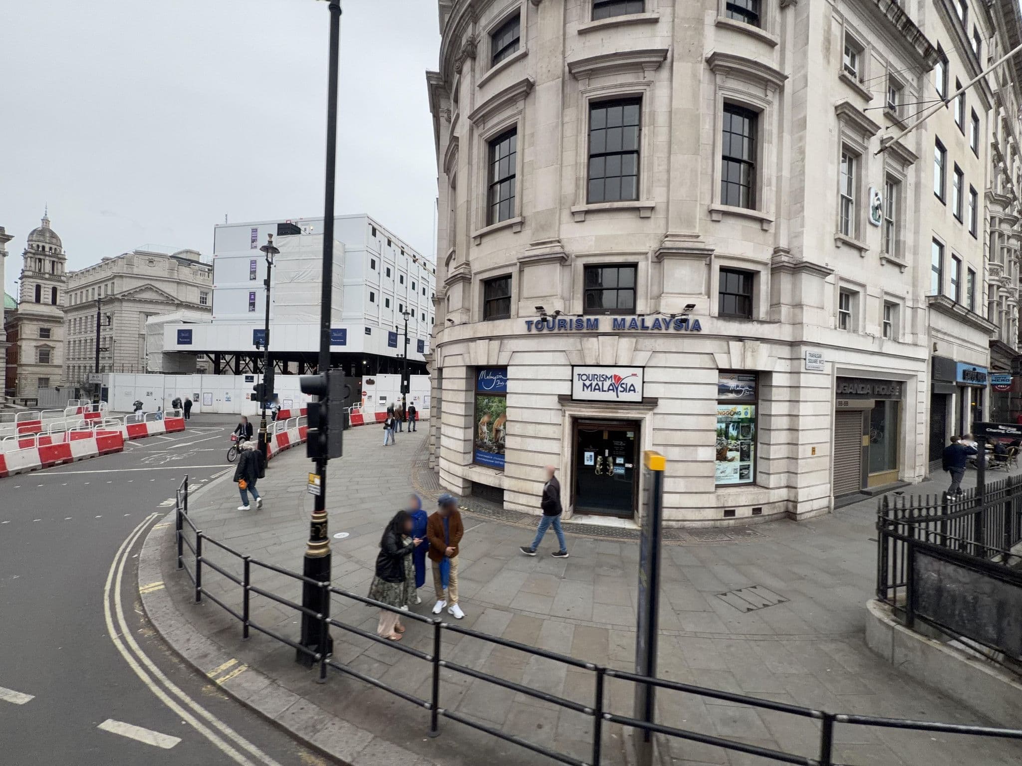 Street view near Doubletree Hotel, London — © filipb (CC BY-SA · Mapillary)