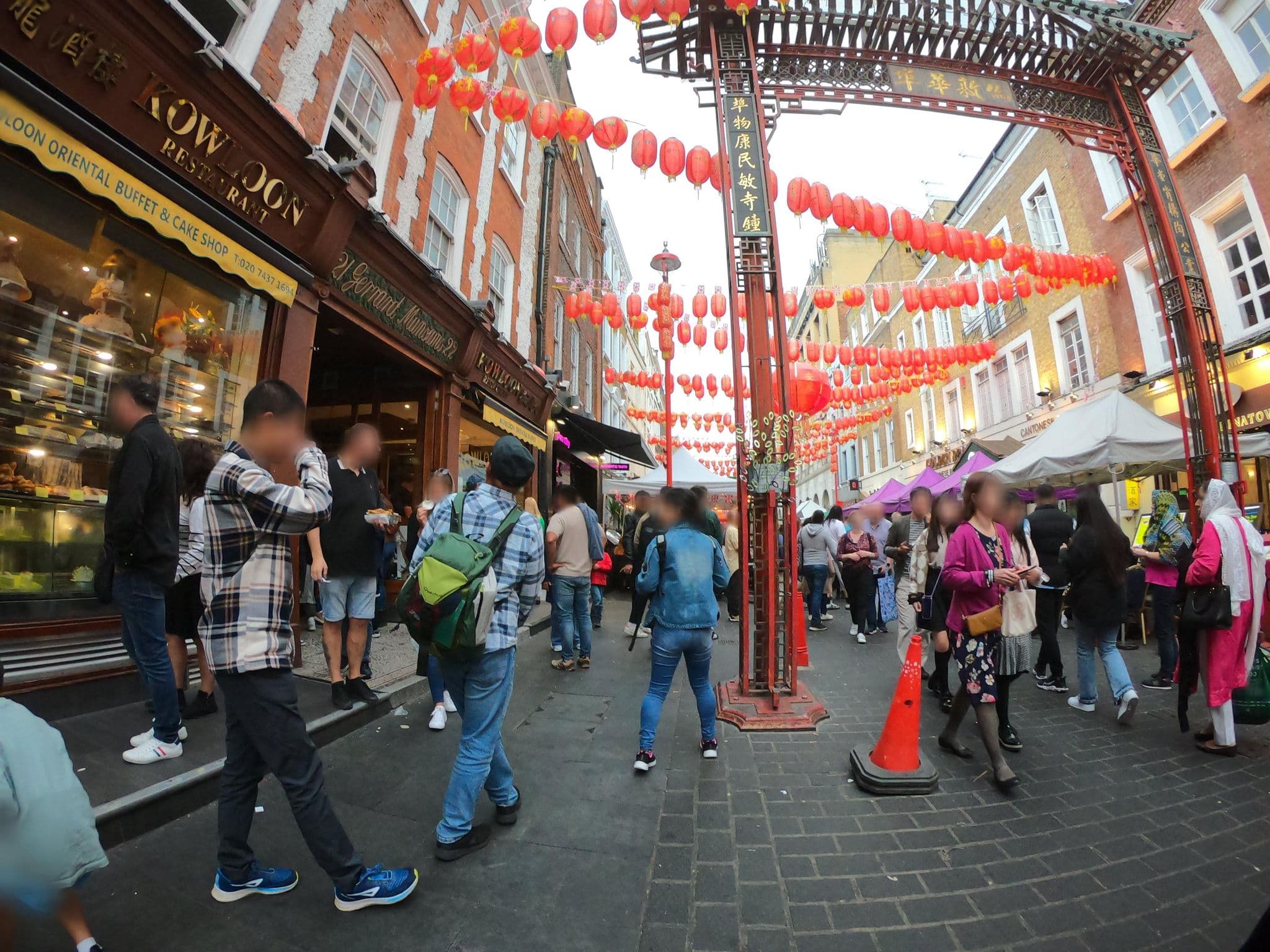 Street view near China Town and Soho Apartments, Soho — © richlv (CC BY-SA · Mapillary)