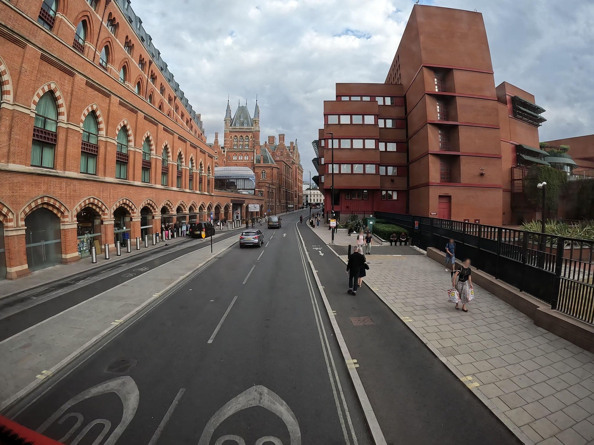 Street view near hotel morago, King's Cross — © erias (CC BY-SA · Mapillary)