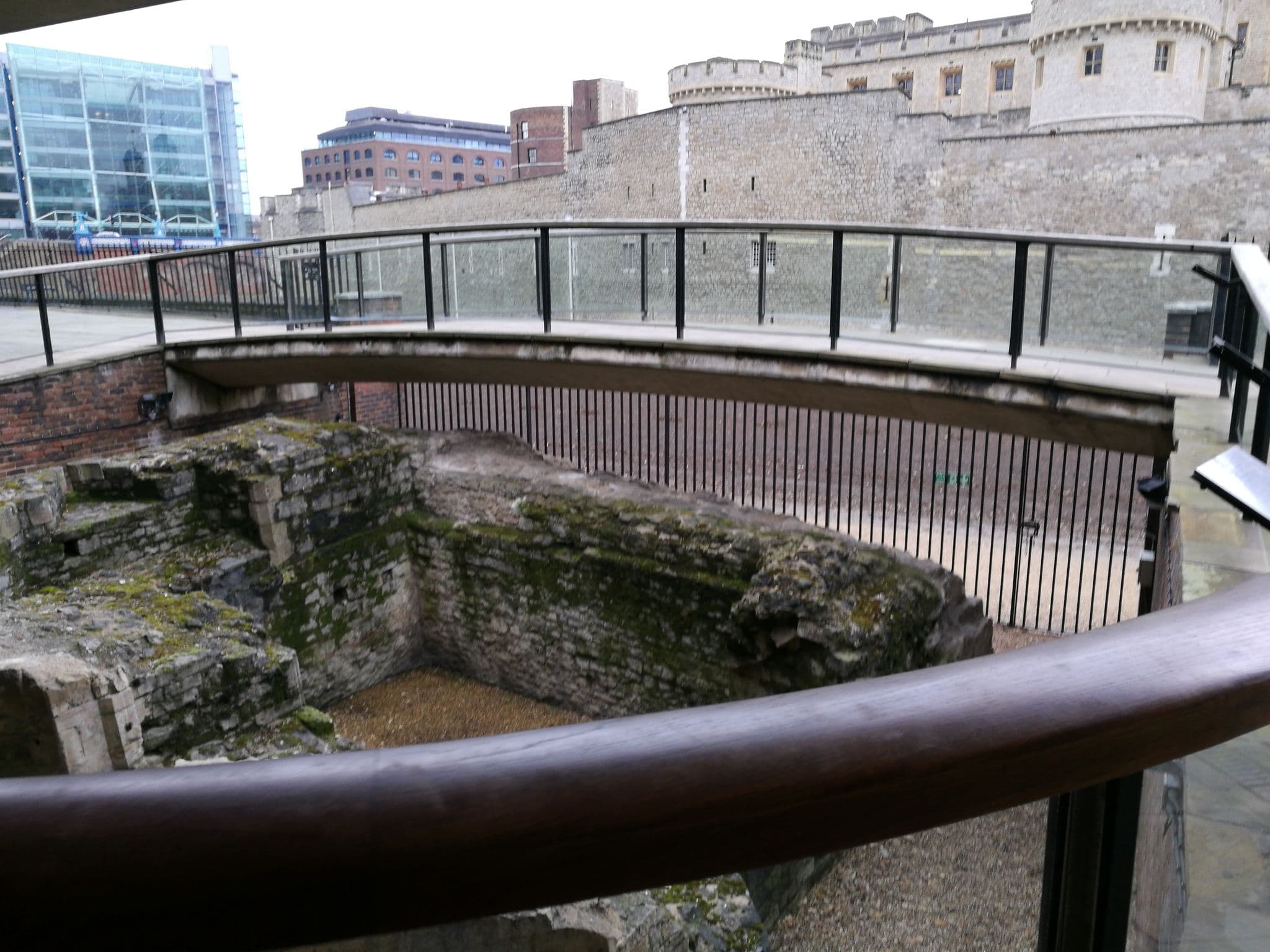 Street view near Tower Hill Underground Station, Whitechapel — © rsandu (CC BY-SA · Mapillary)