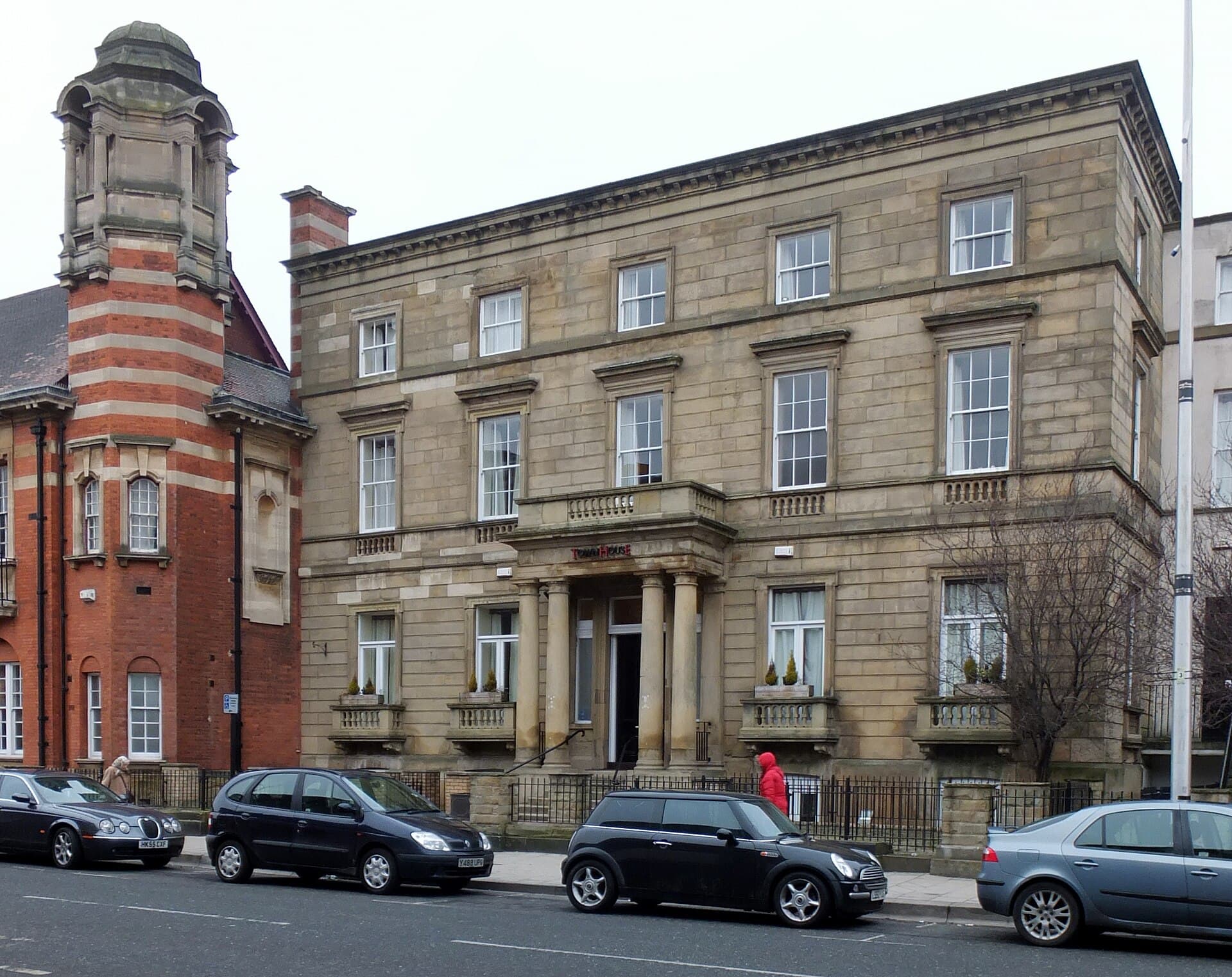 The Townhouse Hotel (via Wikimedia Commons, CC BY-SA 2.0)