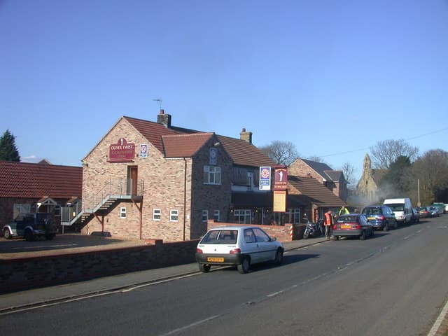 Oliver Twist Country Inn (via Wikimedia Commons, CC BY-SA 2.0)