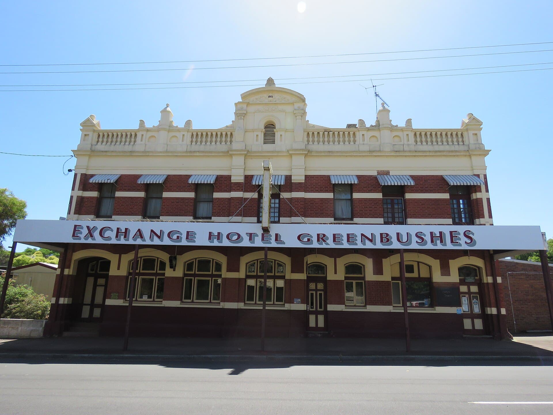 Exchange Hotel (via Wikimedia Commons, CC BY-SA 4.0)
