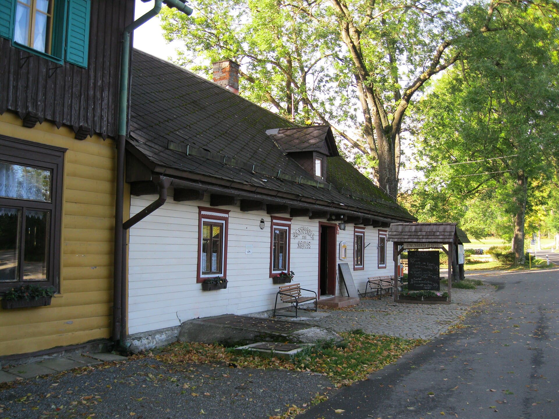 Penzion Rejvíz (via Wikimedia Commons, CC BY-SA 3.0)