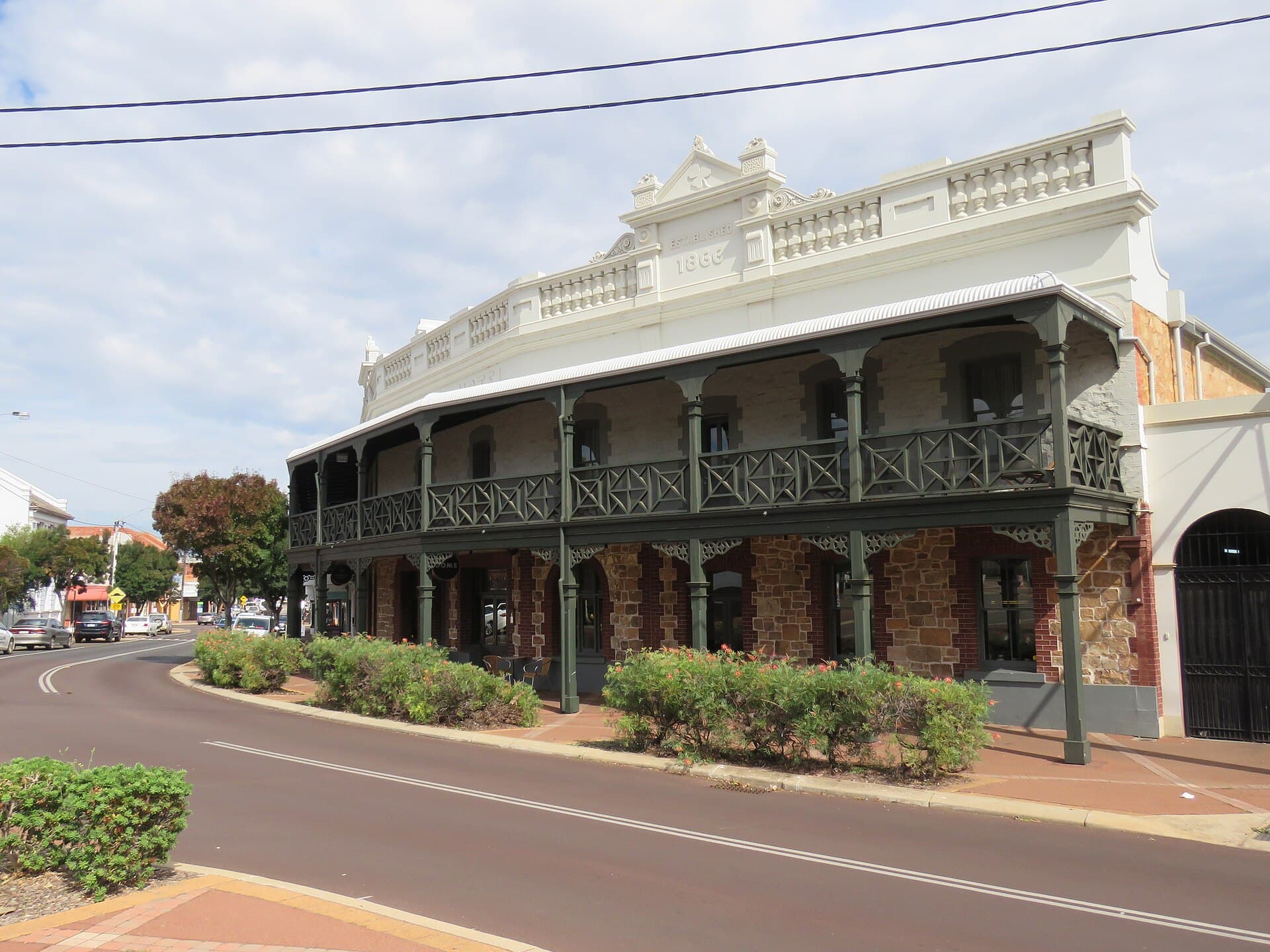 Shamrock Hotel (via Wikimedia Commons, CC BY-SA 4.0)