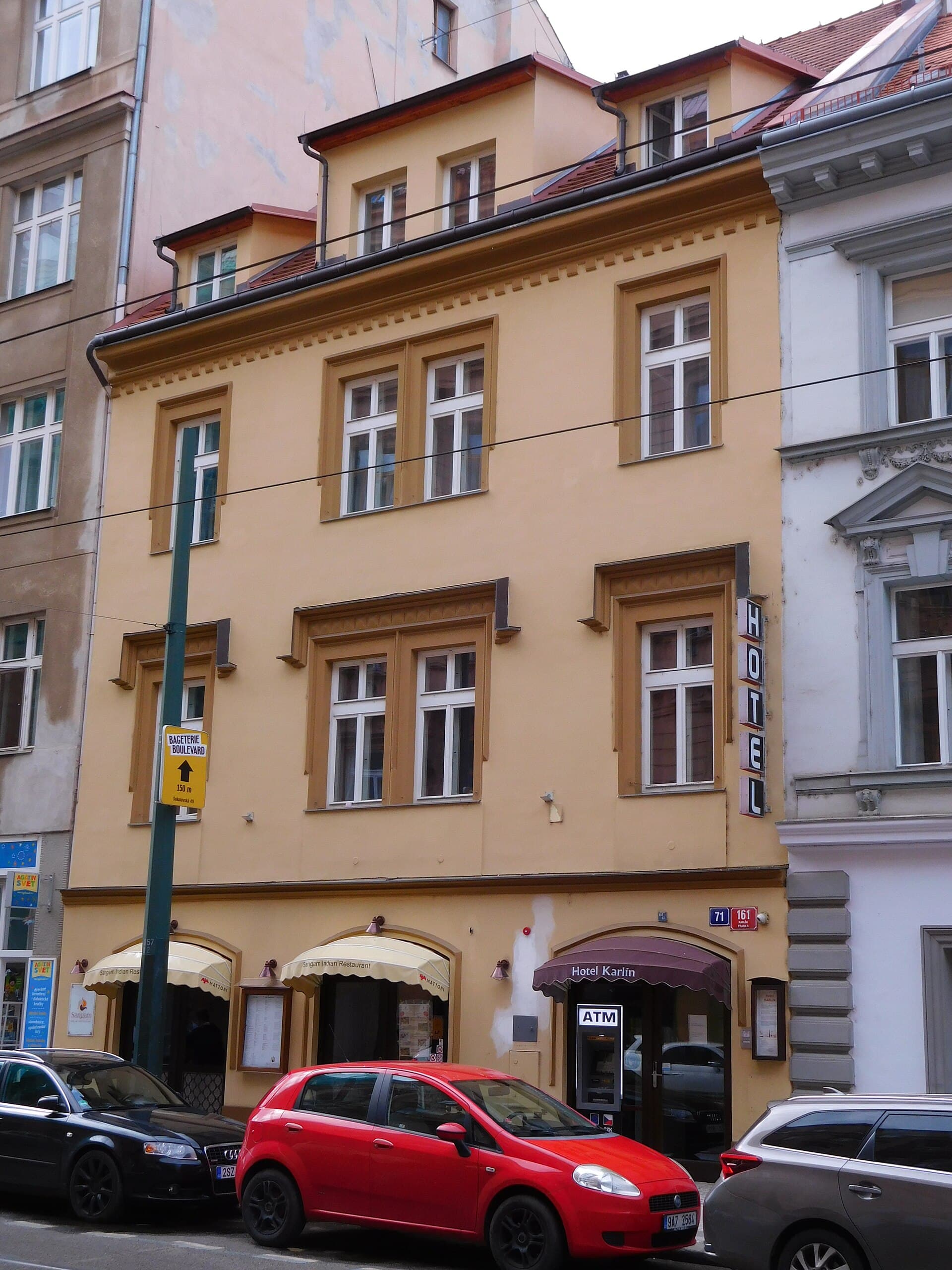 Hotel Karlin (via Wikimedia Commons, CC BY-SA 3.0)