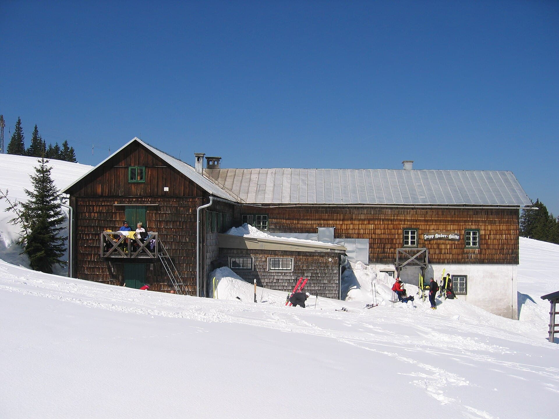 Sepp Huber Hütte (via Wikimedia Commons, CC BY-SA 3.0)