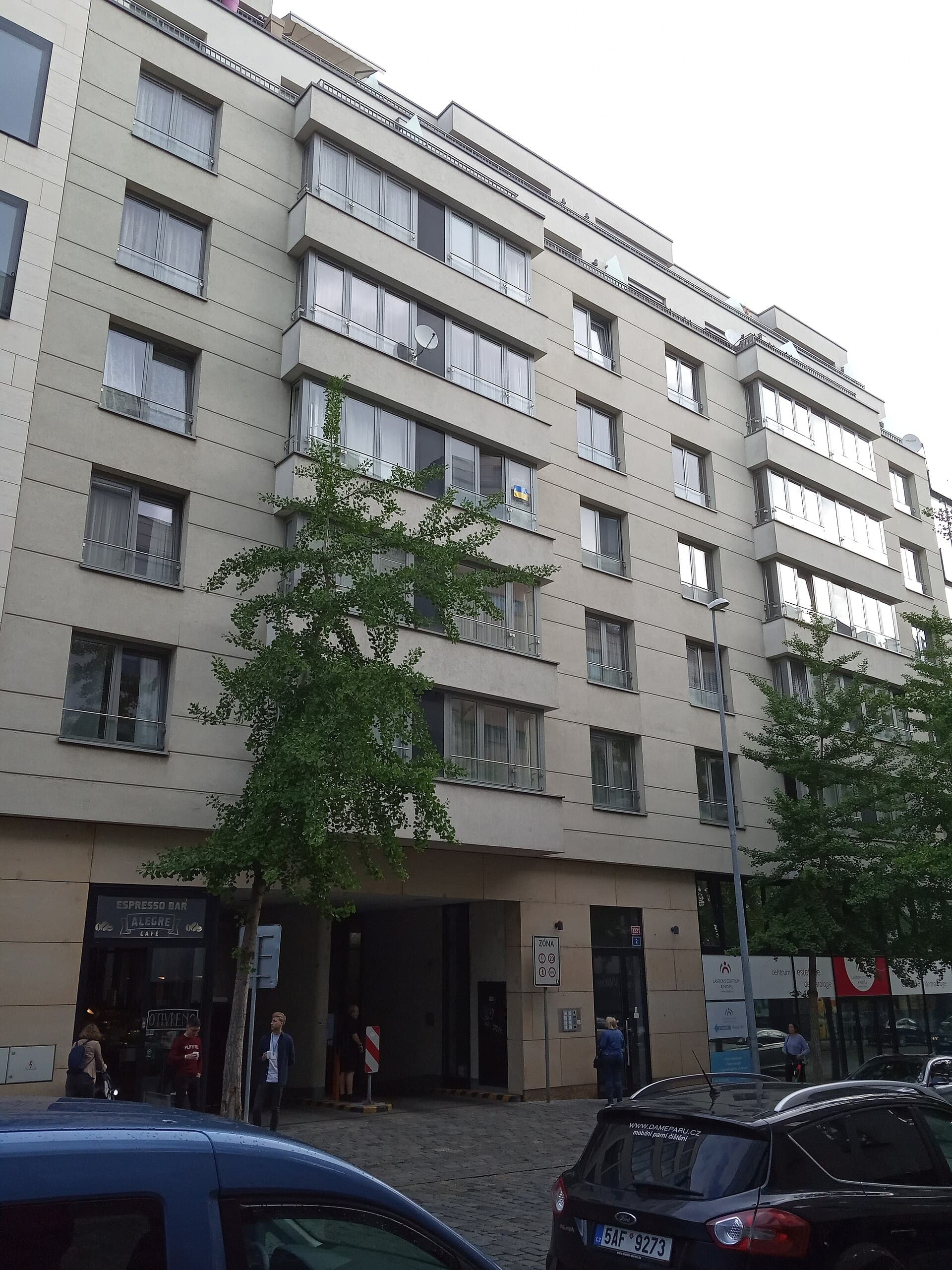 Aparthotel Angel (via Wikimedia Commons, CC BY-SA 4.0)