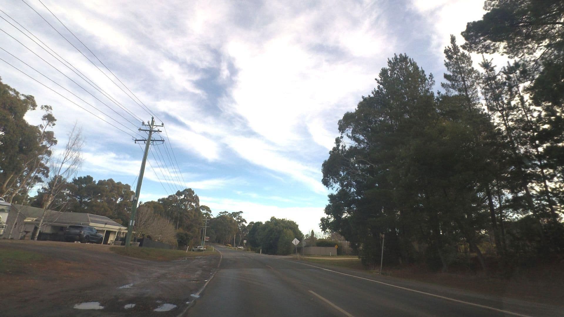 Street view near The Bee Hive, Daylesford — © mander (CC BY-SA · Mapillary)