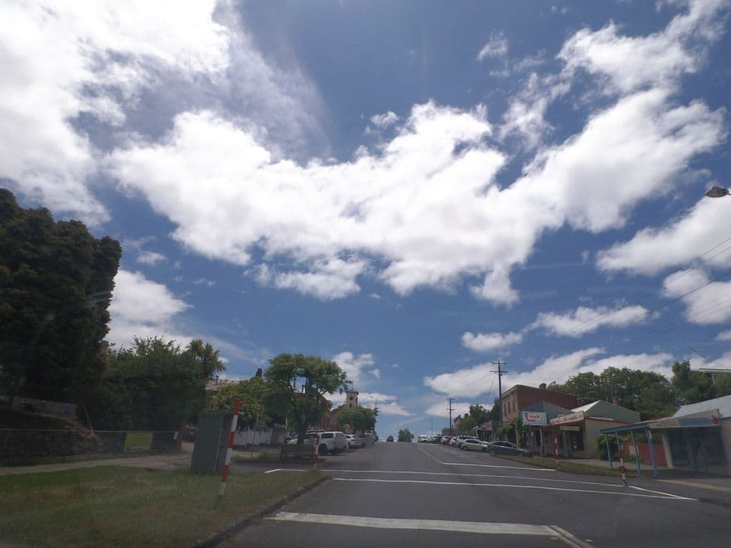 Street view near Summer Haven Cottage, Daylesford — © mander (CC BY-SA · Mapillary)
