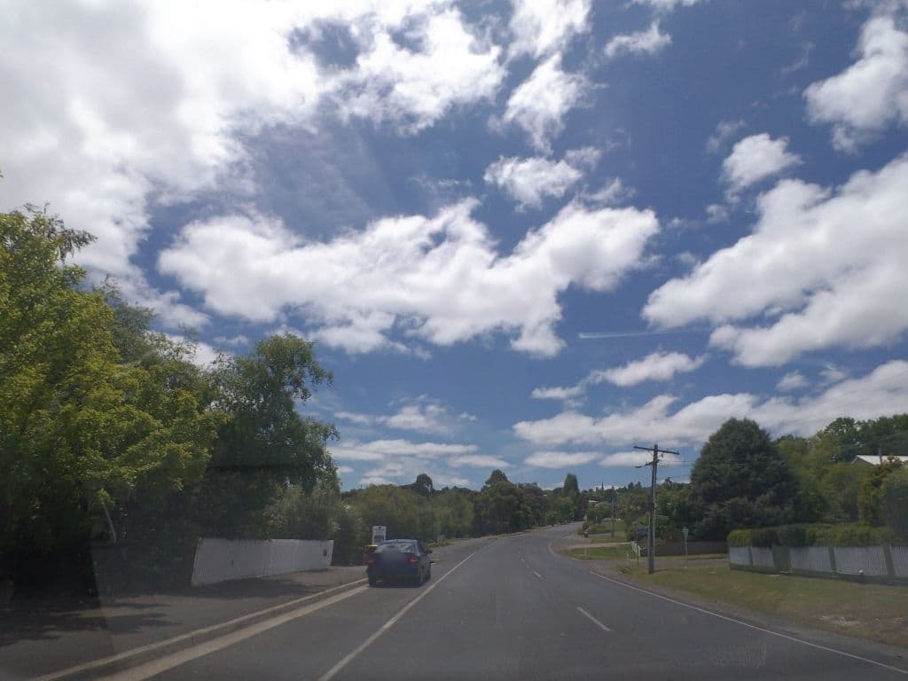 Street view near Lake Como Villa, Daylesford — © mander (CC BY-SA · Mapillary)