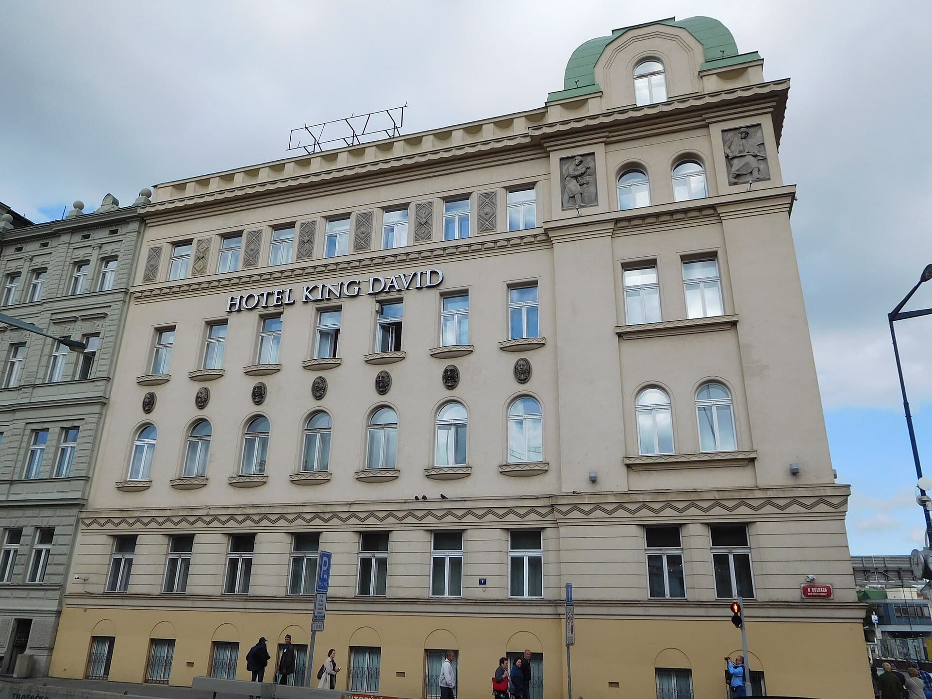 Hotel King David Prague (via Wikimedia Commons, CC BY-SA 3.0)