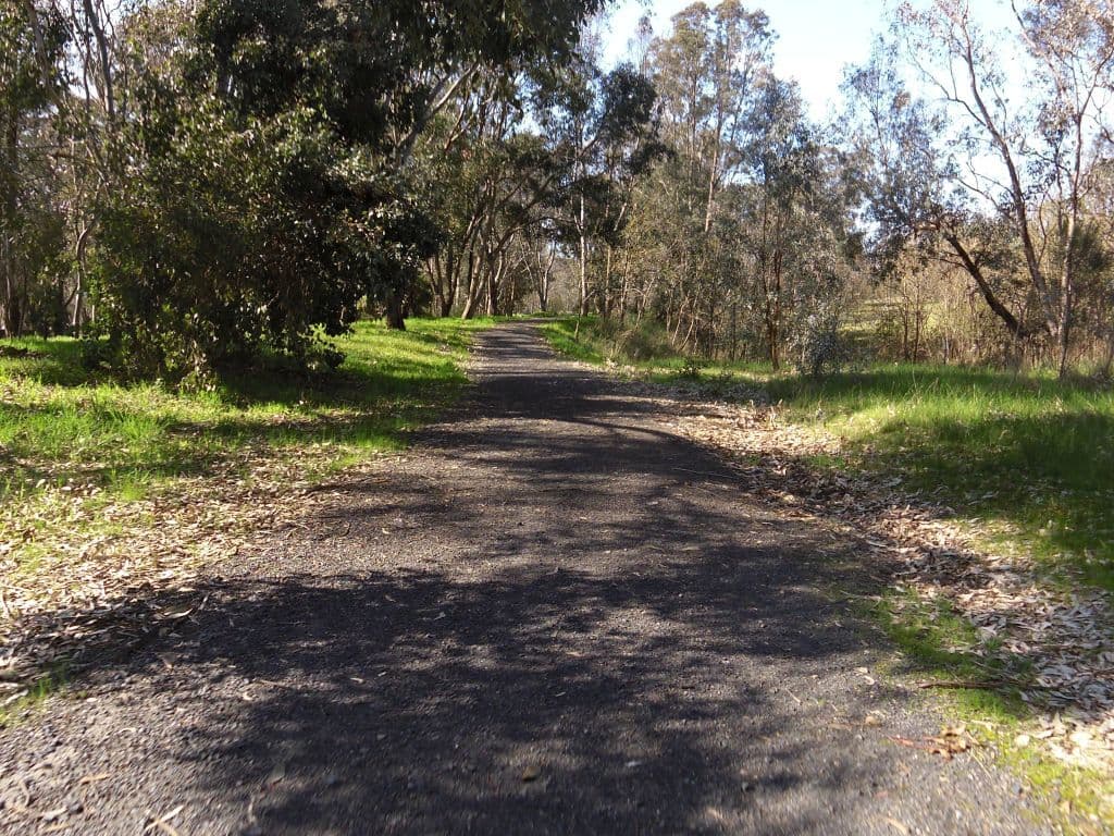 Street view near Bonnie Doon Caravan Park, Alexandra — © mander (CC BY-SA · Mapillary)