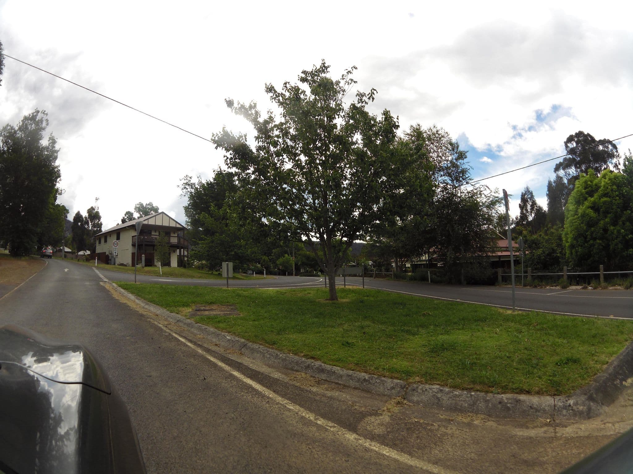 Street view near Balangara Cottages, Healesville — © skillsy (CC BY-SA · Mapillary)