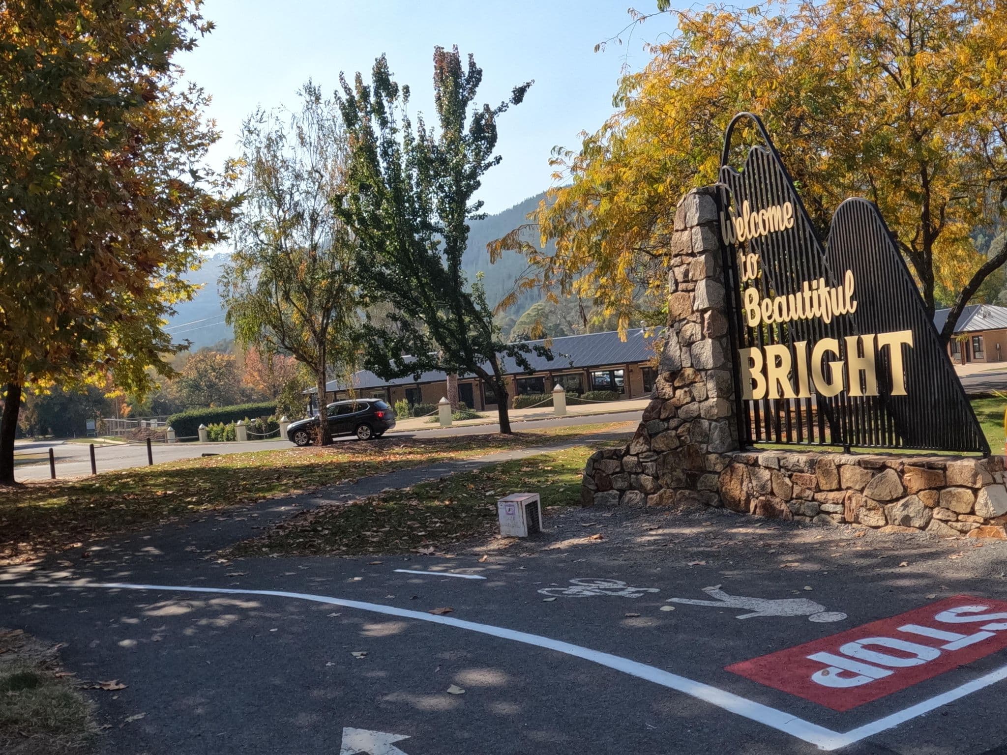 Street view near Ovens Valley Motor Inn, Bright — © skillsy (CC BY-SA · Mapillary)