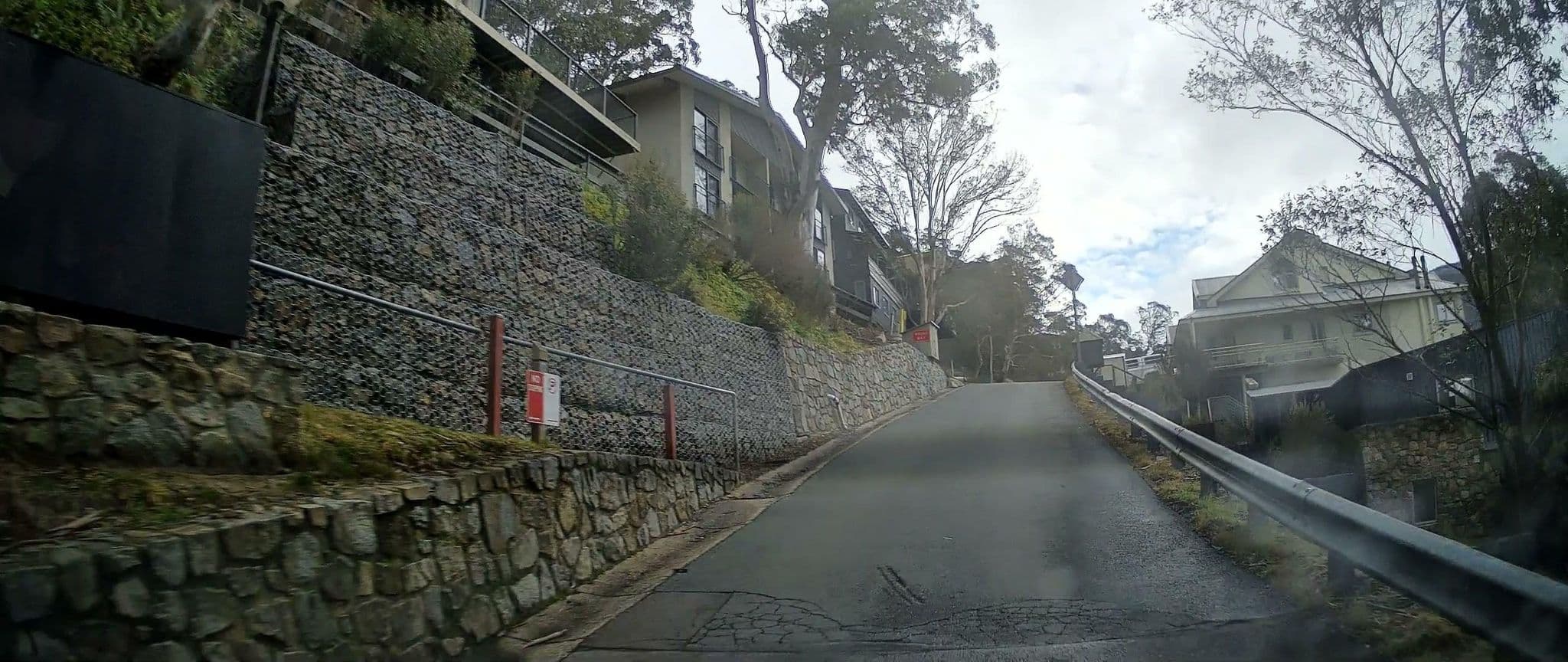 Street view near The Eastern Thredbo Village, Jindabyne — © maxim752 (CC BY-SA · Mapillary)