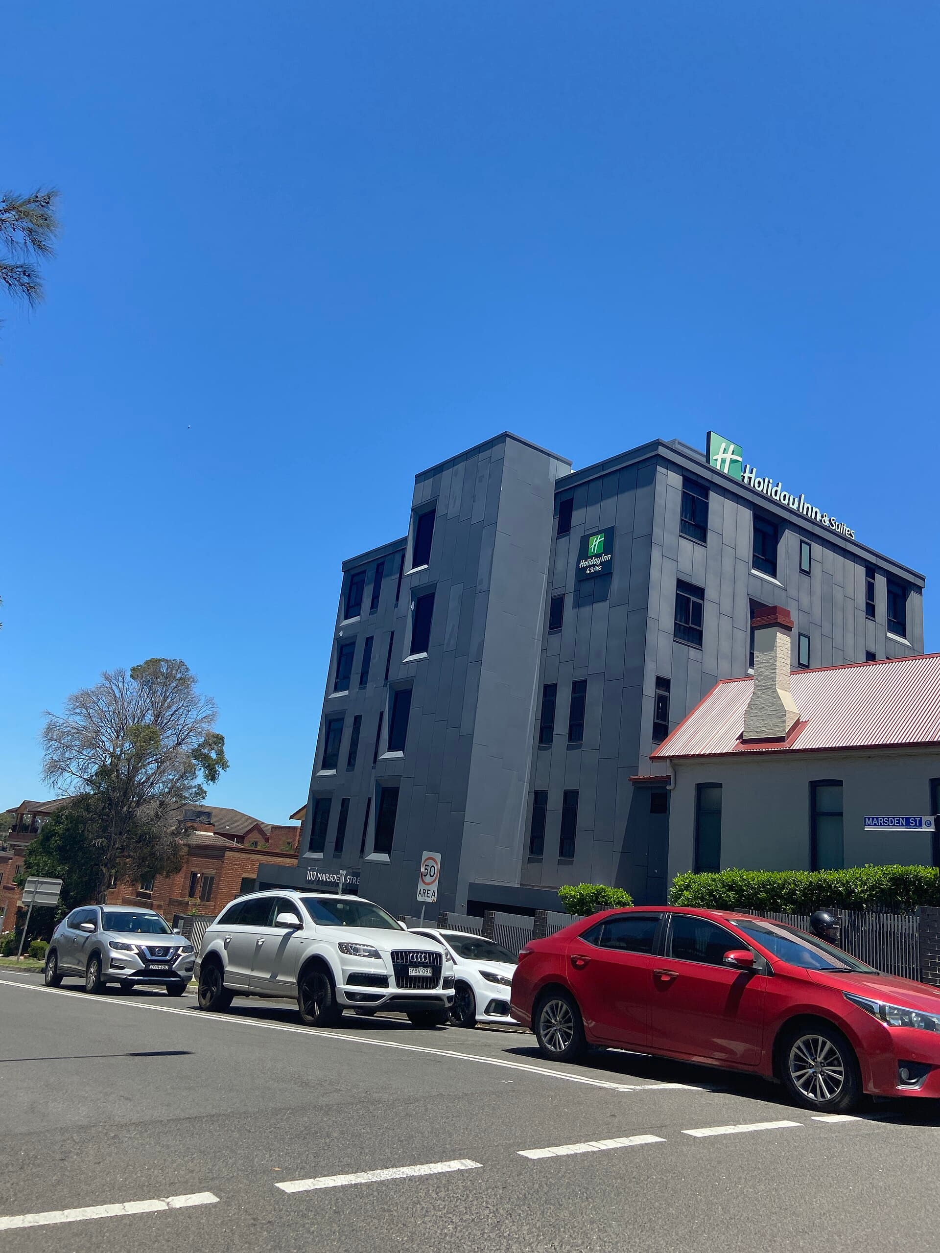 Holiday Inn & Suites Parramatta Marsden Street (via Wikimedia Commons, CC BY-SA 4.0)