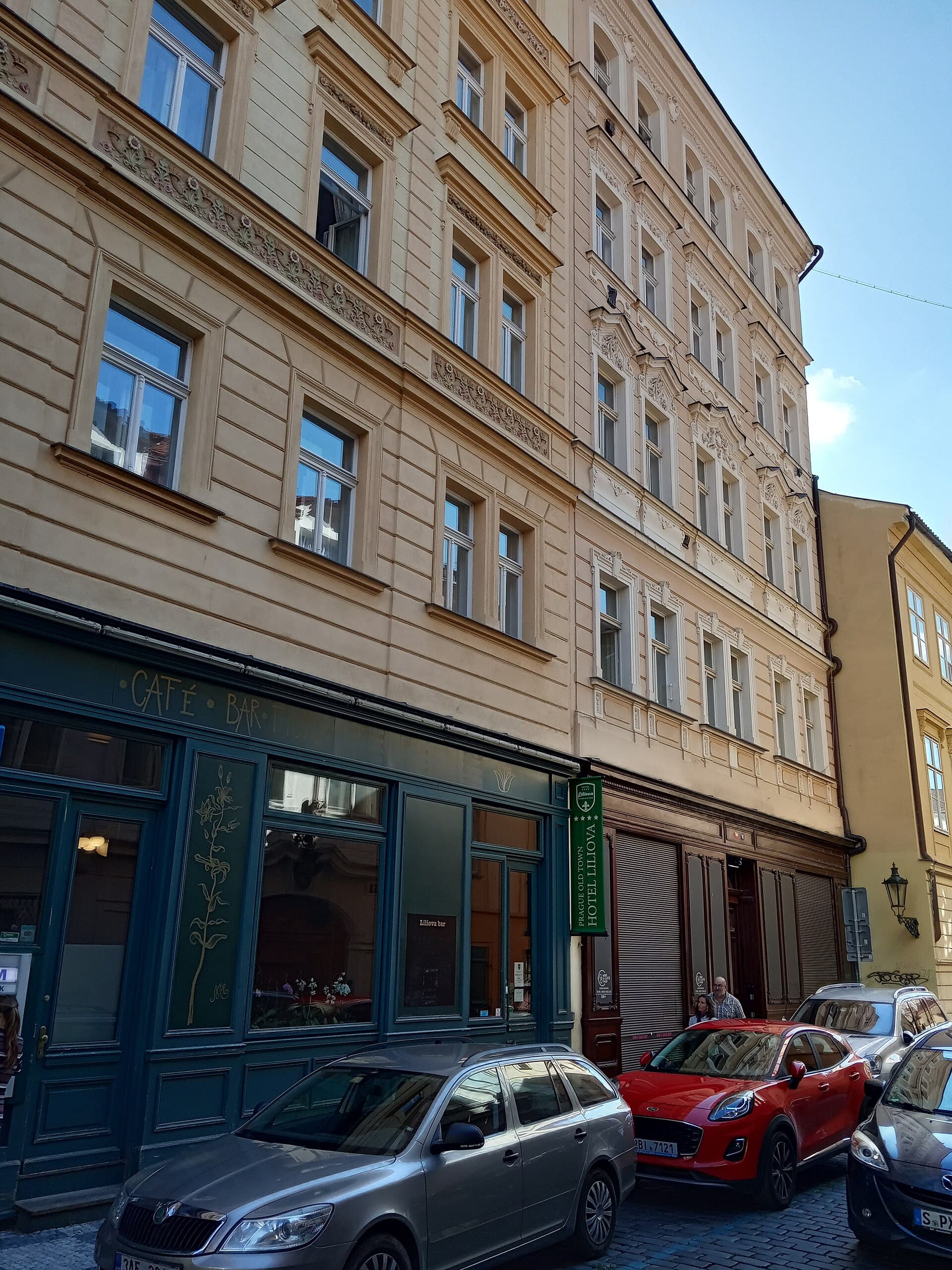 Hotel Liliová (via Wikimedia Commons, CC BY-SA 3.0)
