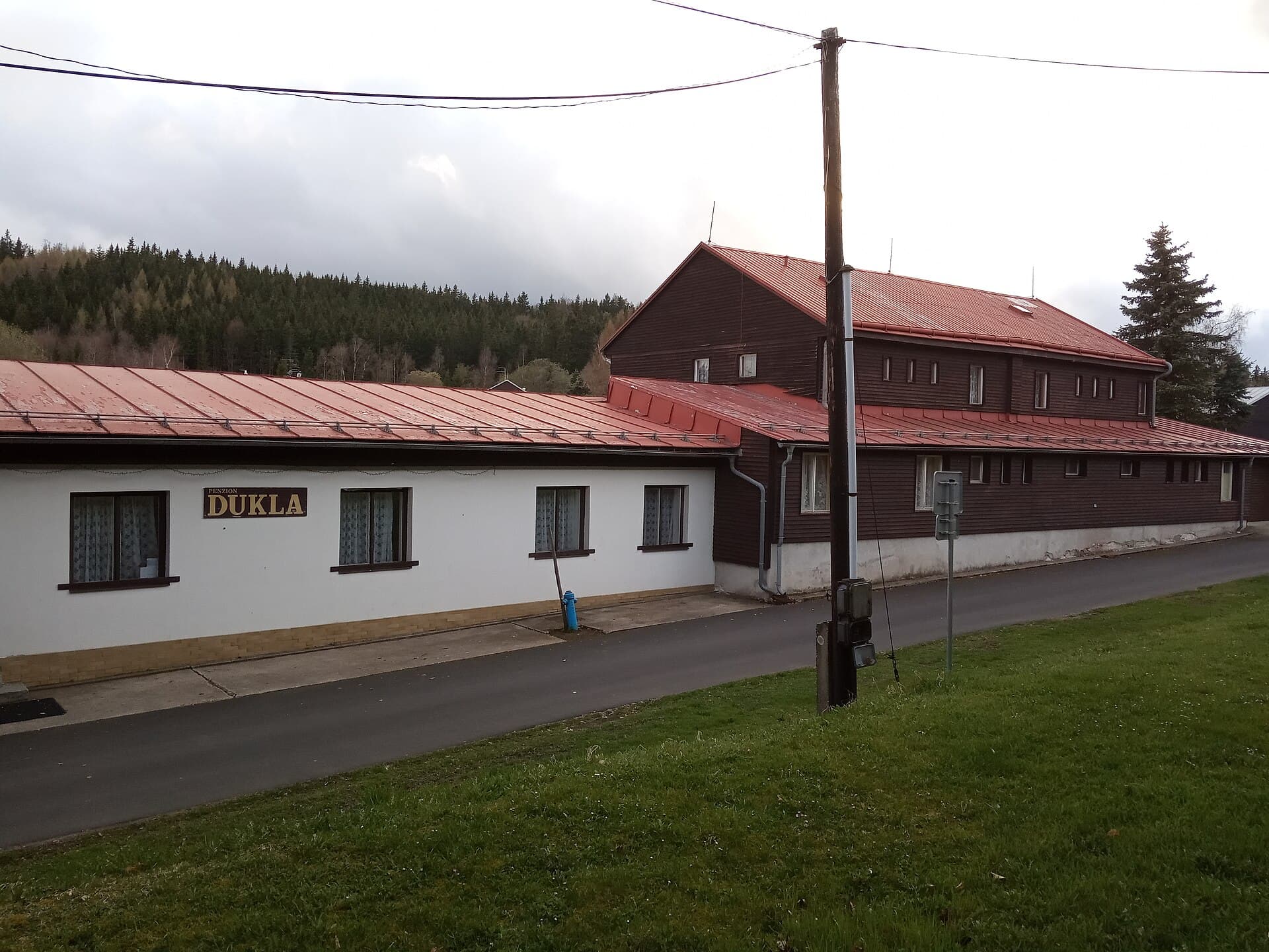 Penzion Dukla (via Wikimedia Commons, CC BY-SA 4.0)