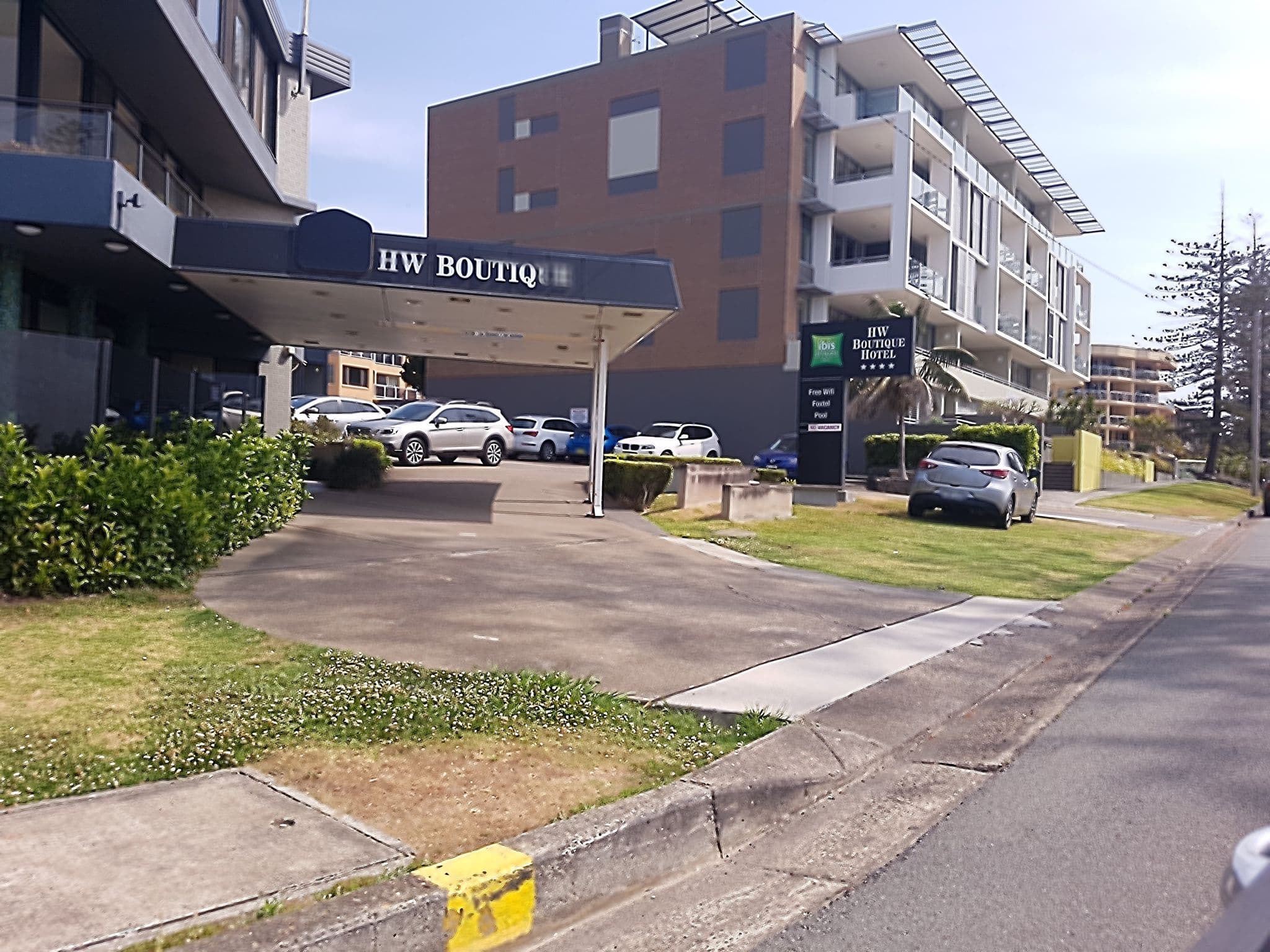 Street view near Quality Inn Historic Well, Port Macquarie — © sunnyturtle (CC BY-SA · Mapillary)