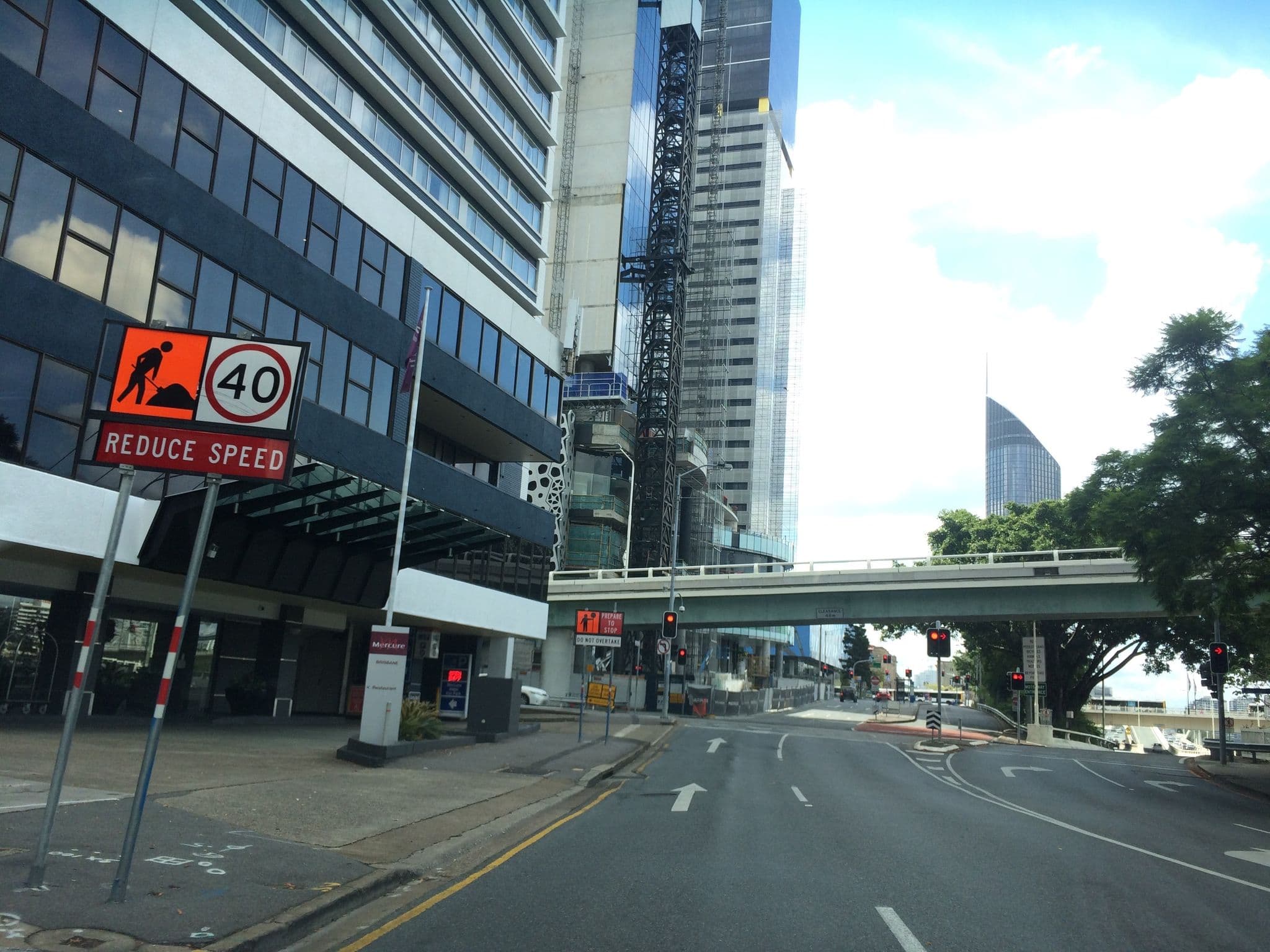Street view near Voco Brisbane City Centre, Brisbane central business district — © hoylen (CC BY-SA · Mapillary)