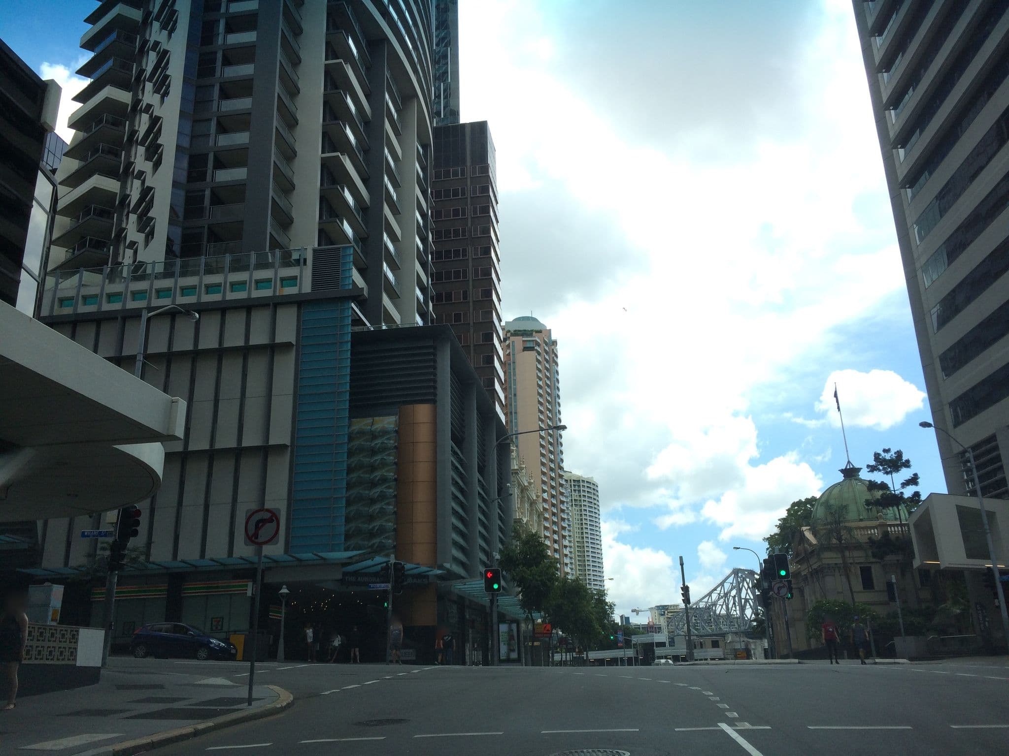 Street view near Kingfisher Bay Resort & Village, Brisbane — © hoylen (CC BY-SA · Mapillary)