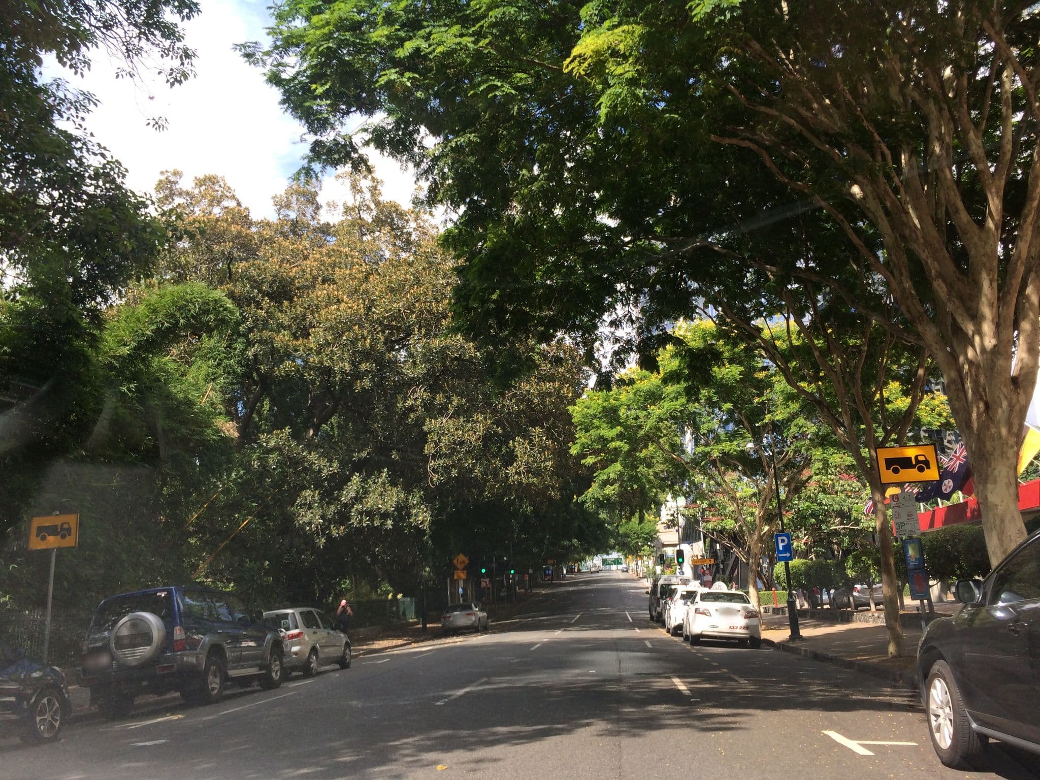 Street view near Margaret Peaks Concrete Slopes Resort, Brisbane central business district — © hoylen (CC BY-SA · Mapillary)