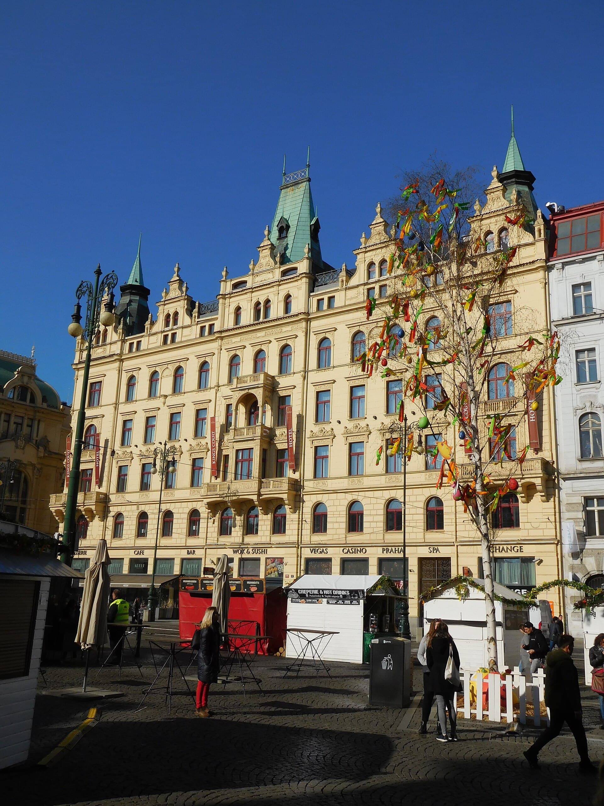 Hotel Kings Court Prague (via Wikimedia Commons, CC BY-SA 3.0)