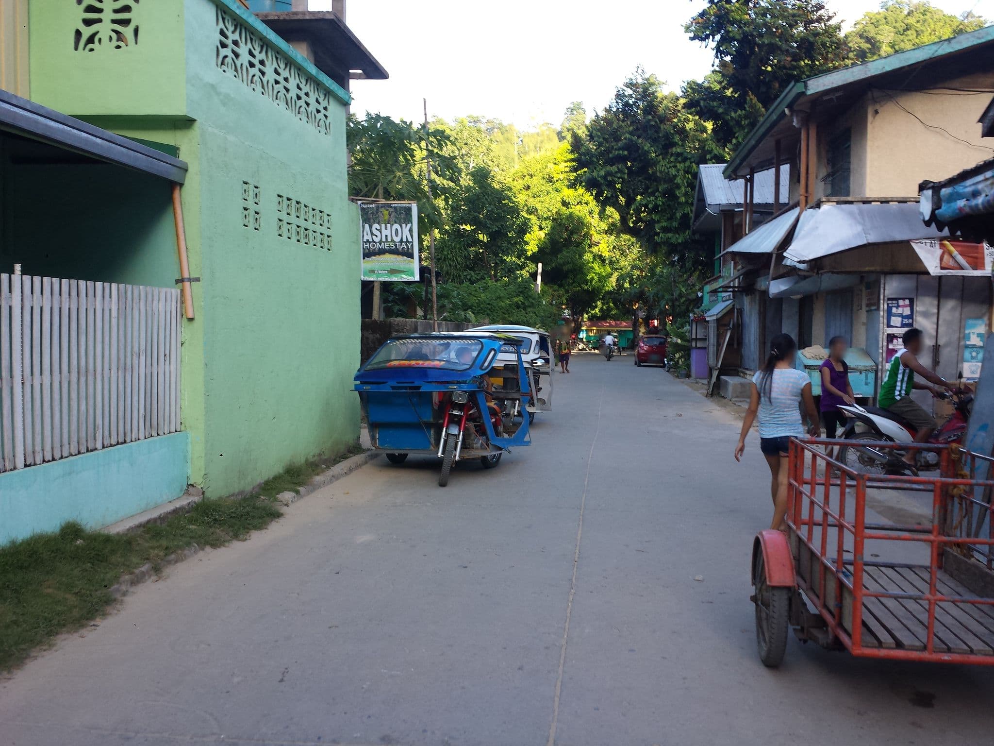 Street view near Tay Miloy's Inn, El Nido — © mrtmrt (CC BY-SA · Mapillary)