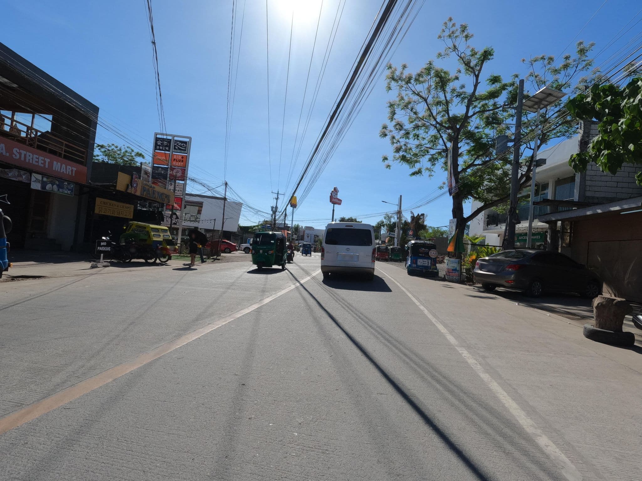 Street view near Ocean Avenue Hotel, Tawala — © GOwin (CC BY-SA · Mapillary)