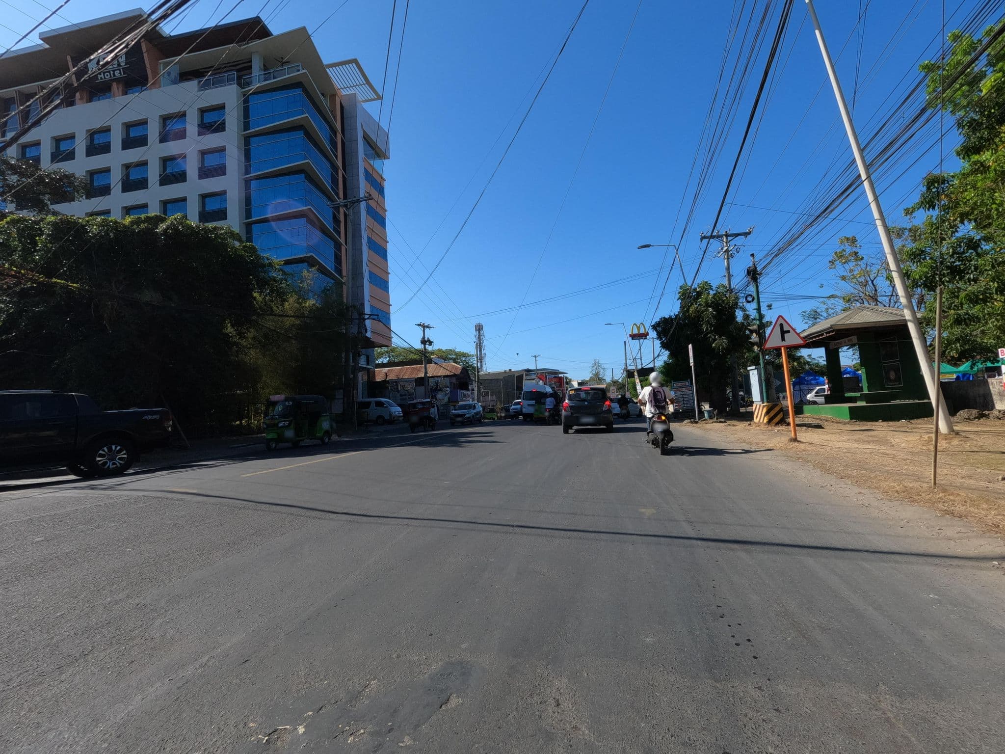 Street view near Kew Hotel, Tagbilaran City — © GOwin (CC BY-SA · Mapillary)