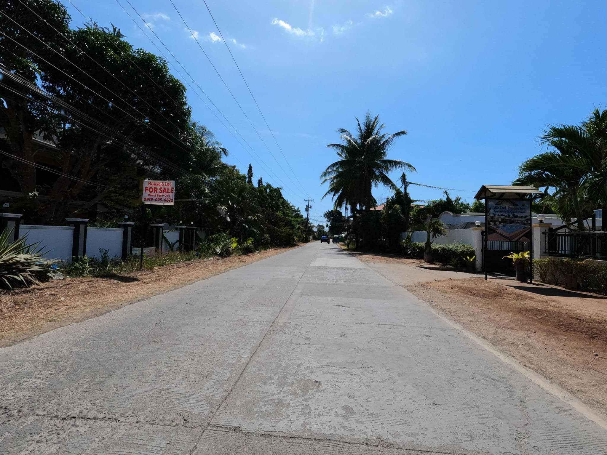 Street view near Villa Del Pueblo Inn, Tawala — © GOwin (CC BY-SA · Mapillary)