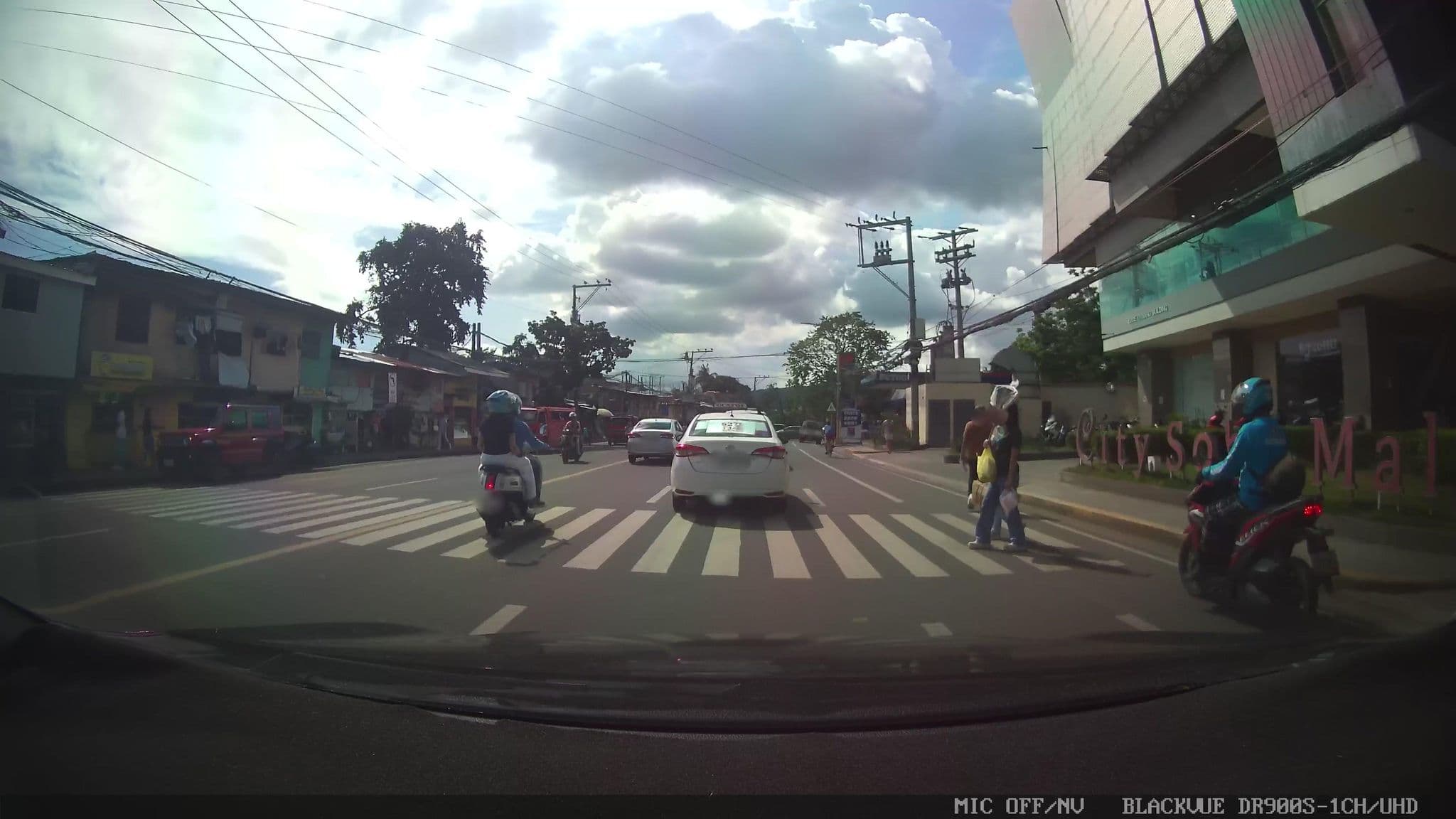 Street view near Eon Centennial Soho Hotel, Cebu City — © Kaart---FRONT (CC BY-SA · Mapillary)