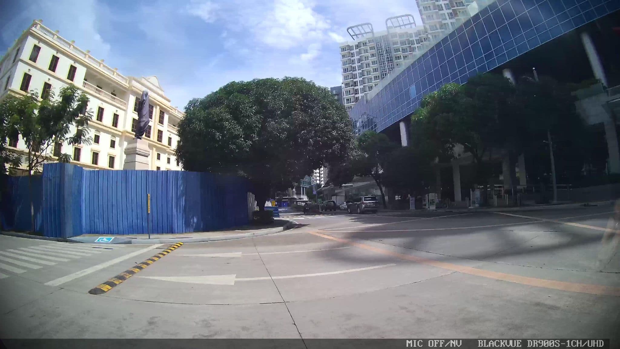 Street view near Executive Studio at Mactan Newtown, Lapu-Lapu City — © Kaart---LEFT (CC BY-SA · Mapillary)